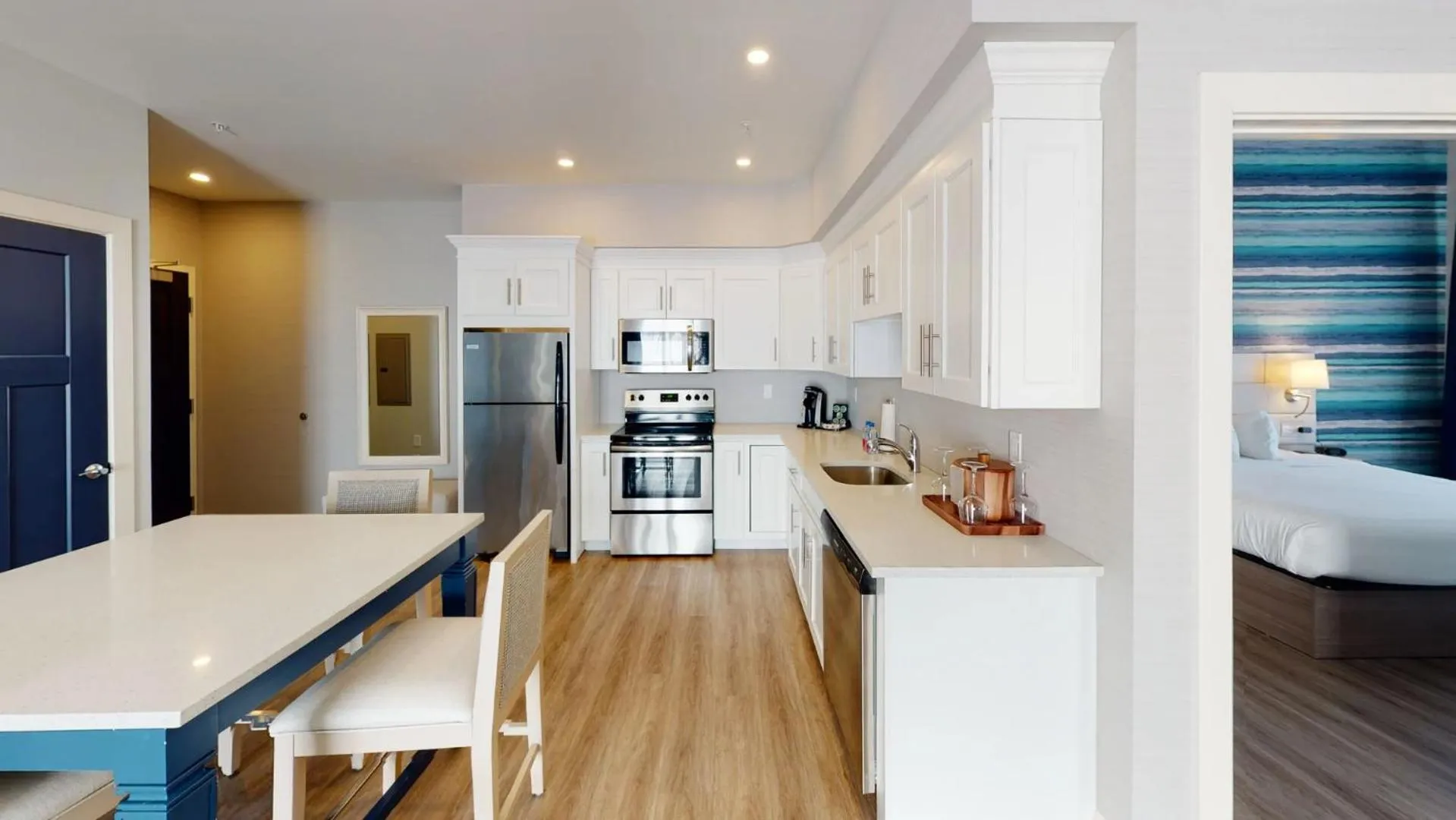 Kitchen or kitchenette, Bed in Hotel LBI