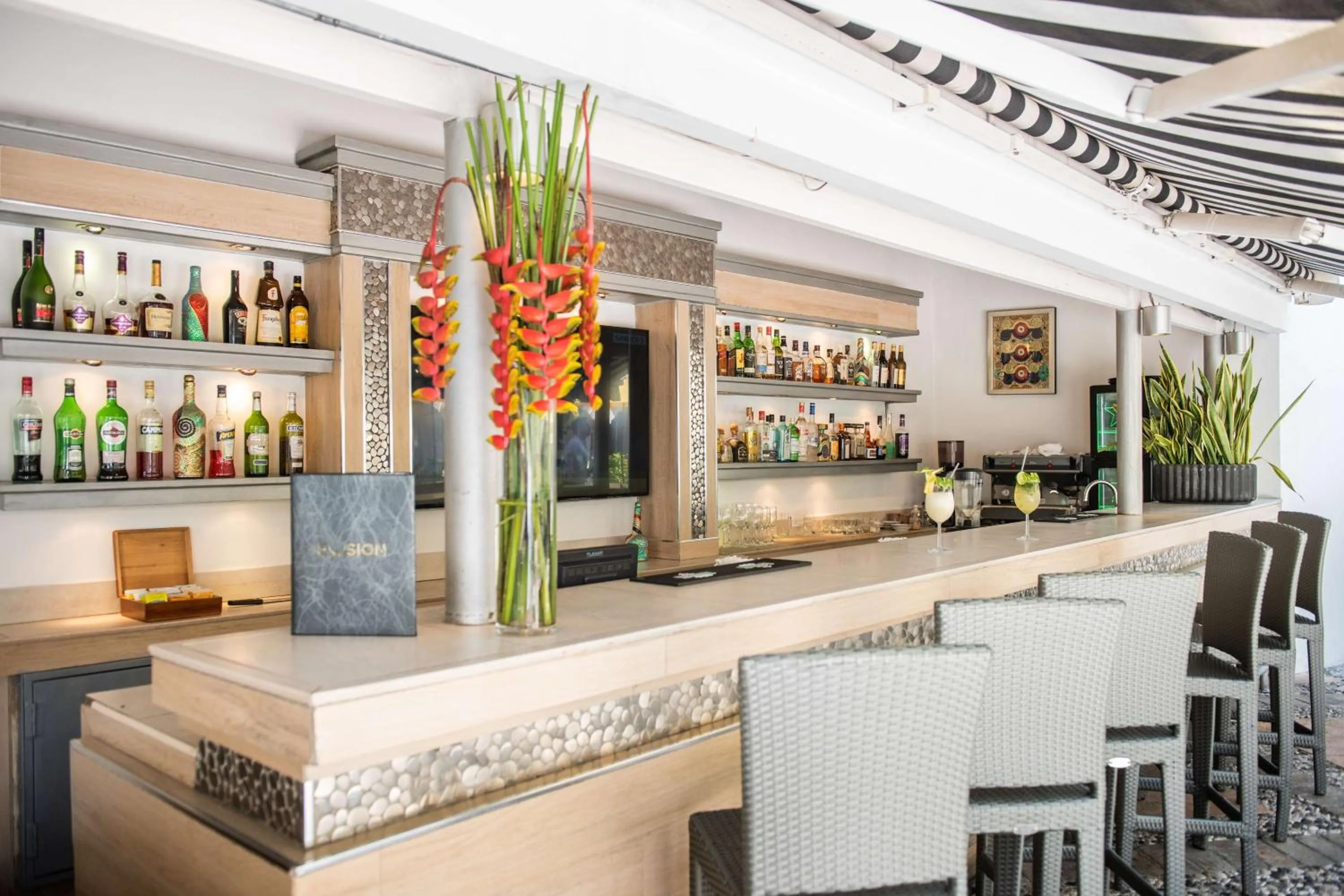 Lounge or bar in El Rancho Haiti