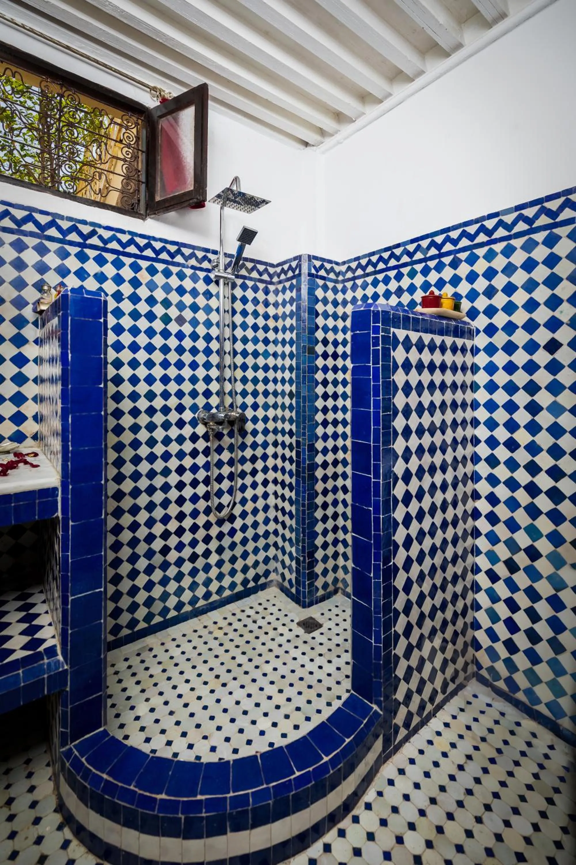 Shower in Riad Tizwa Fes