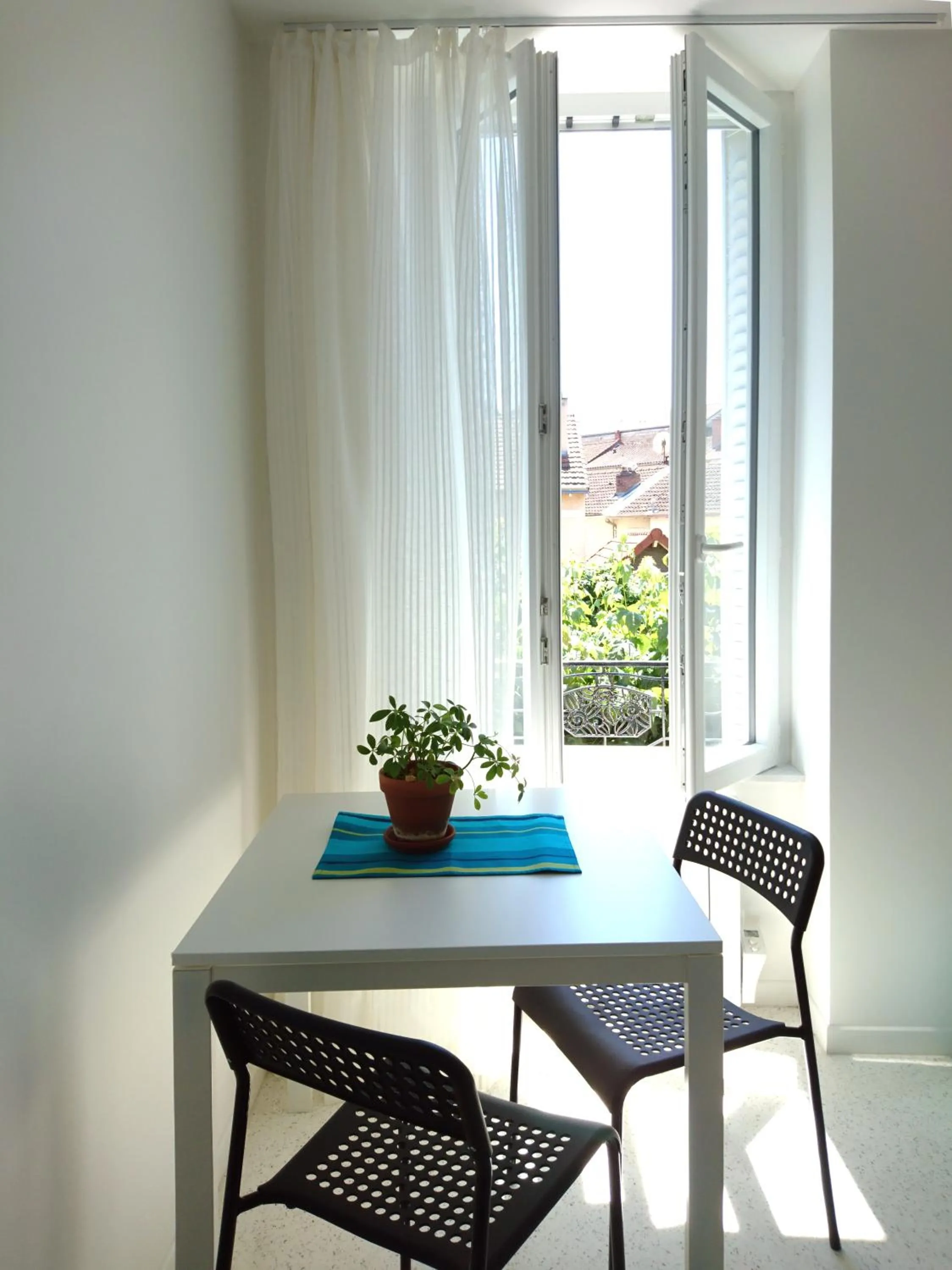 Photo of the whole room in Cool Places