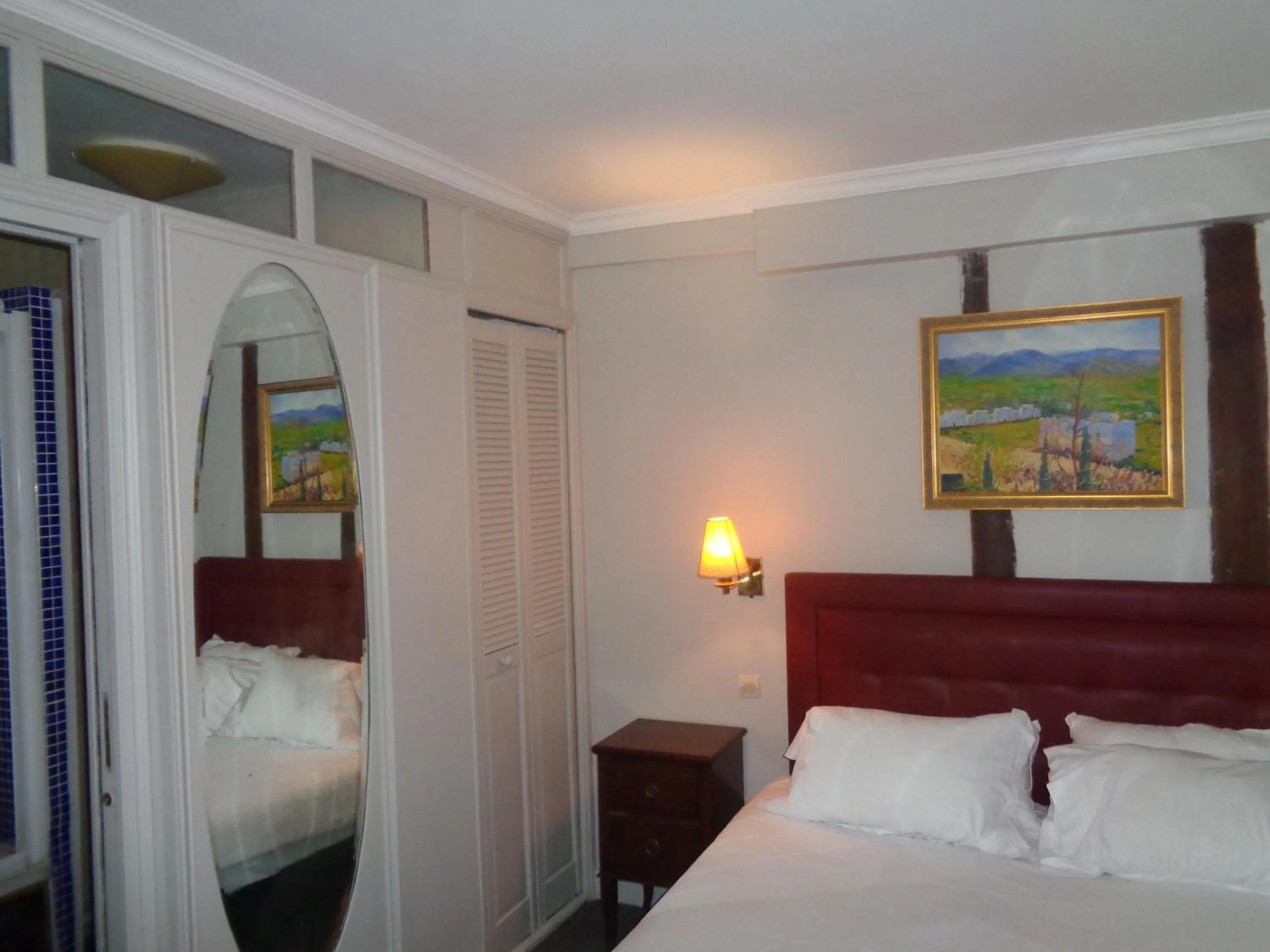 Bedroom, Bed in Hôtel les Degrés de Notre Dame