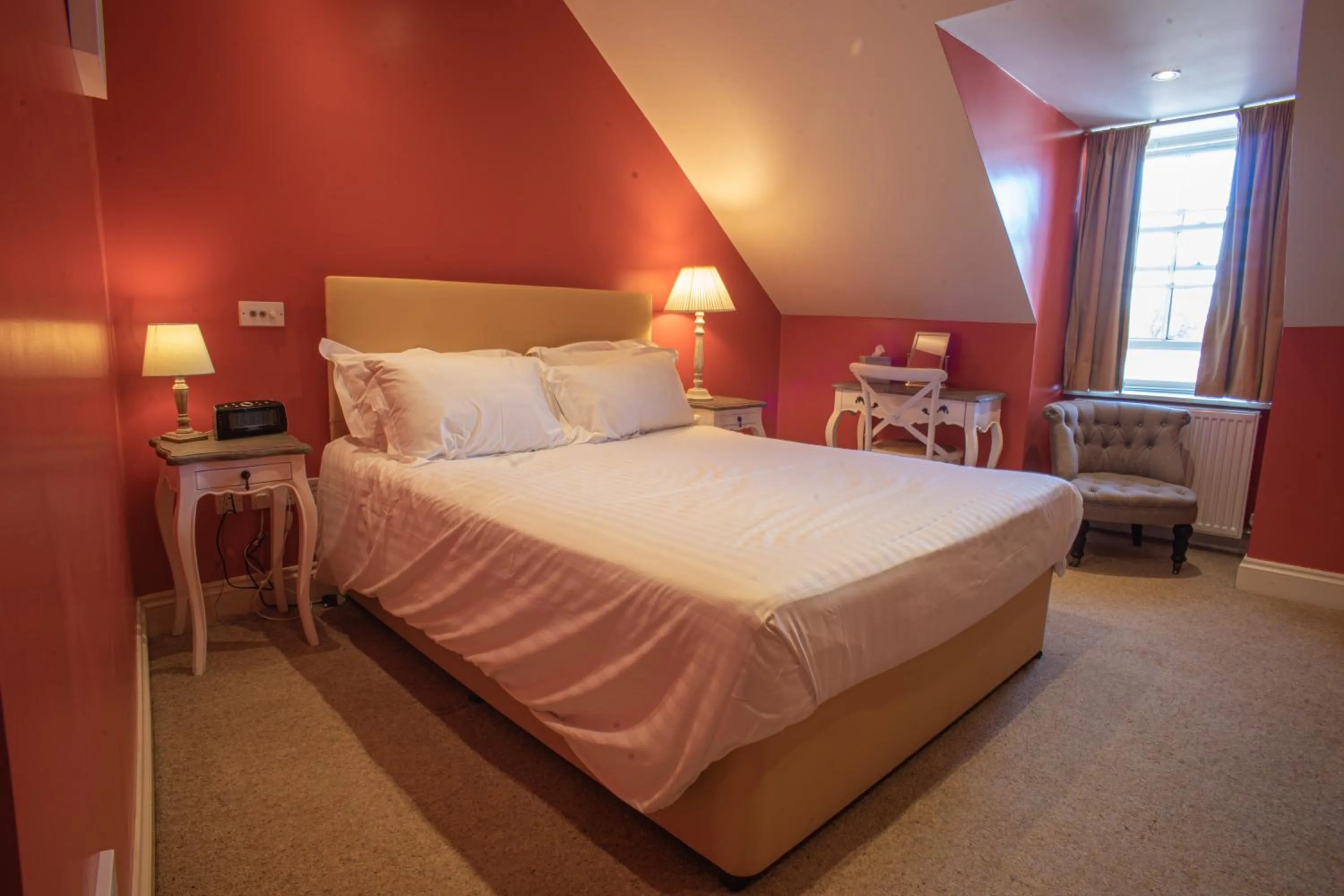 Bedroom, Bed in Buccleuch and Queensberry Arms Hotel