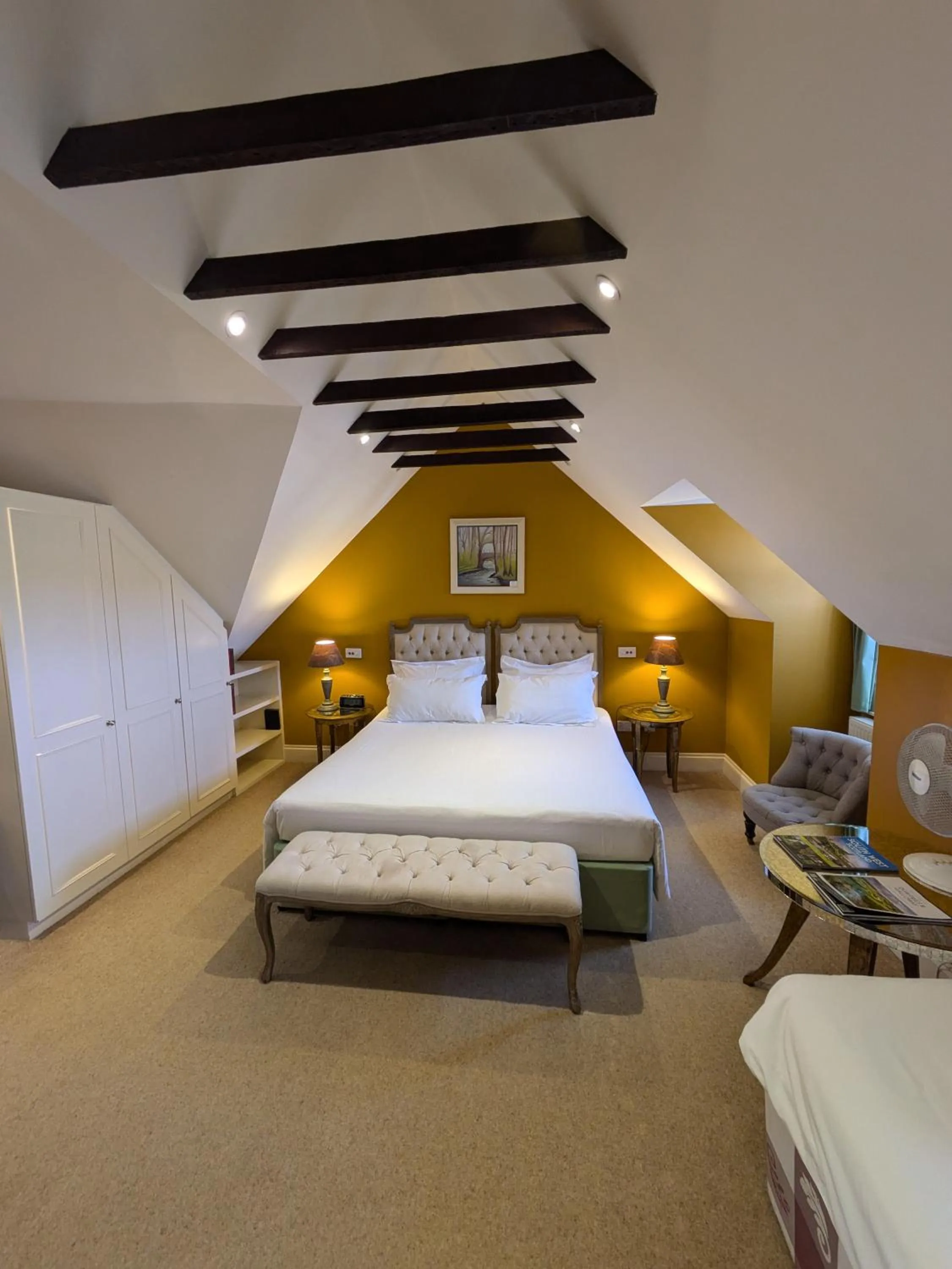 Bedroom, Bed in Buccleuch and Queensberry Arms Hotel