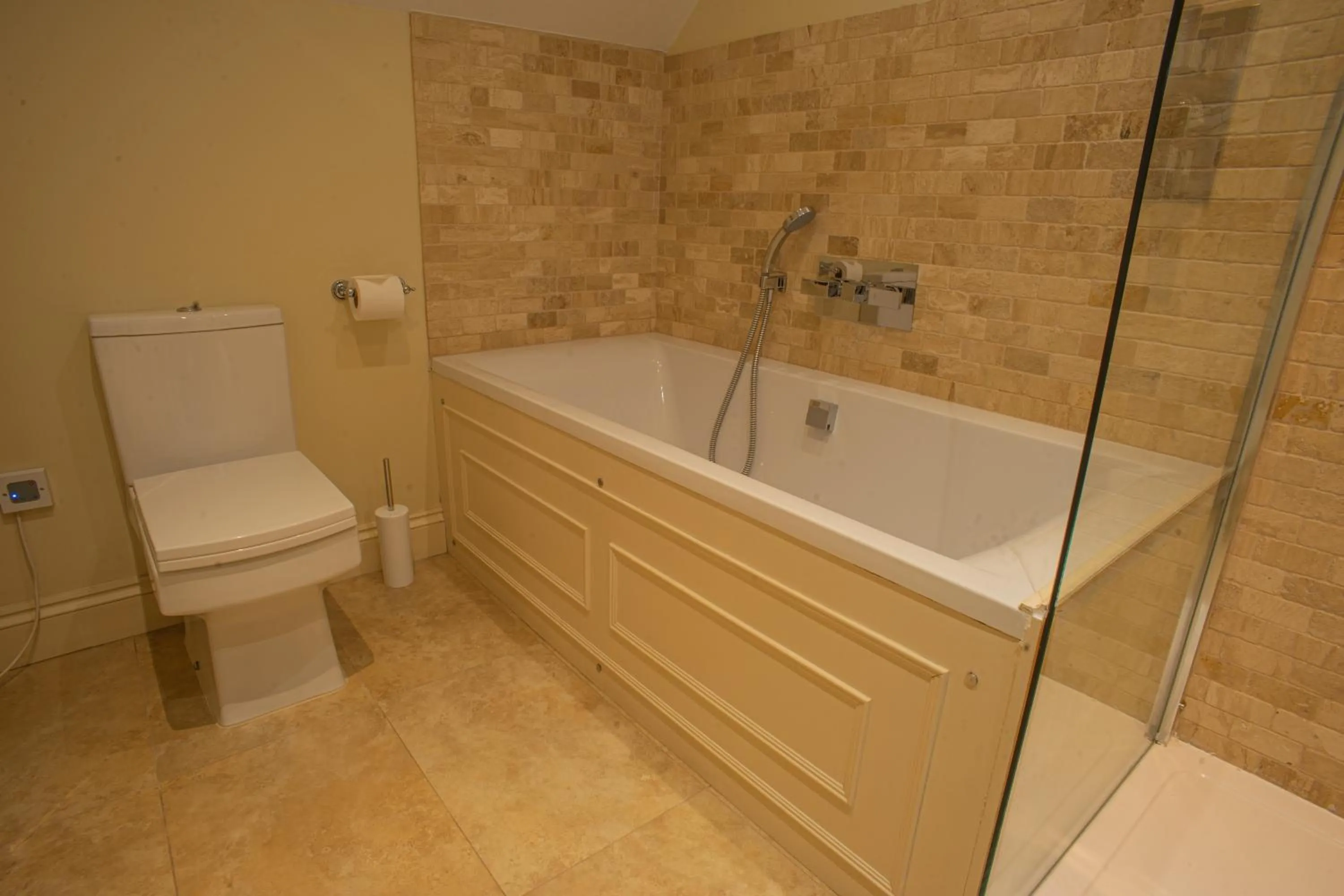 Bathroom in Buccleuch and Queensberry Arms Hotel