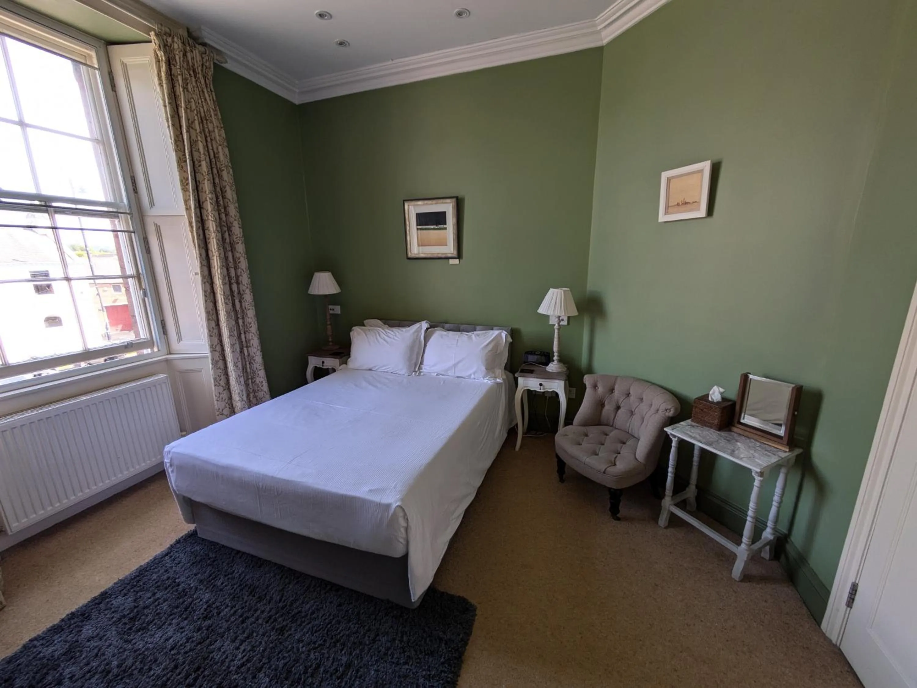 Bedroom, Bed in Buccleuch and Queensberry Arms Hotel