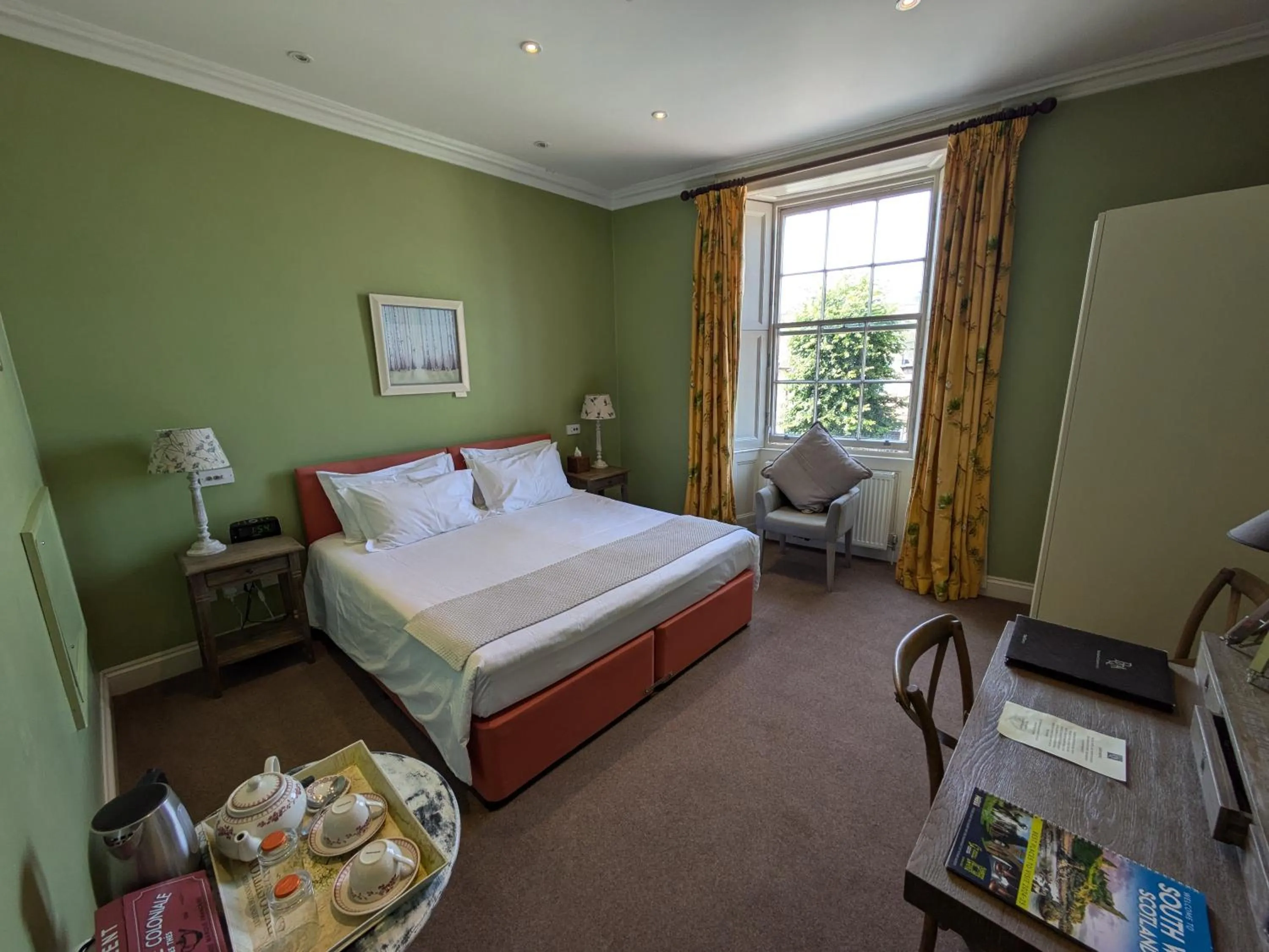 Bedroom, Bed in Buccleuch and Queensberry Arms Hotel