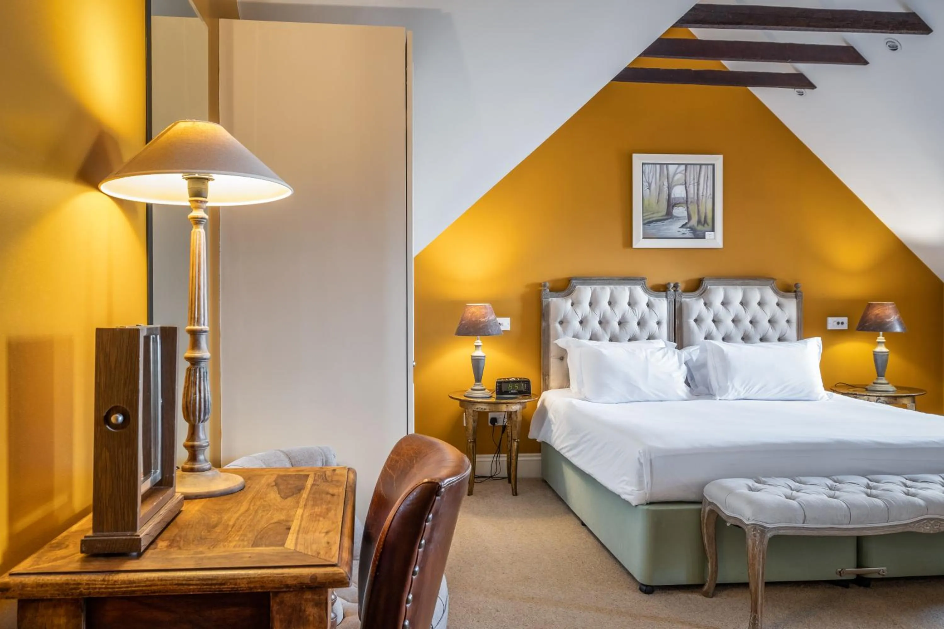 Bedroom, Bed in Buccleuch and Queensberry Arms Hotel