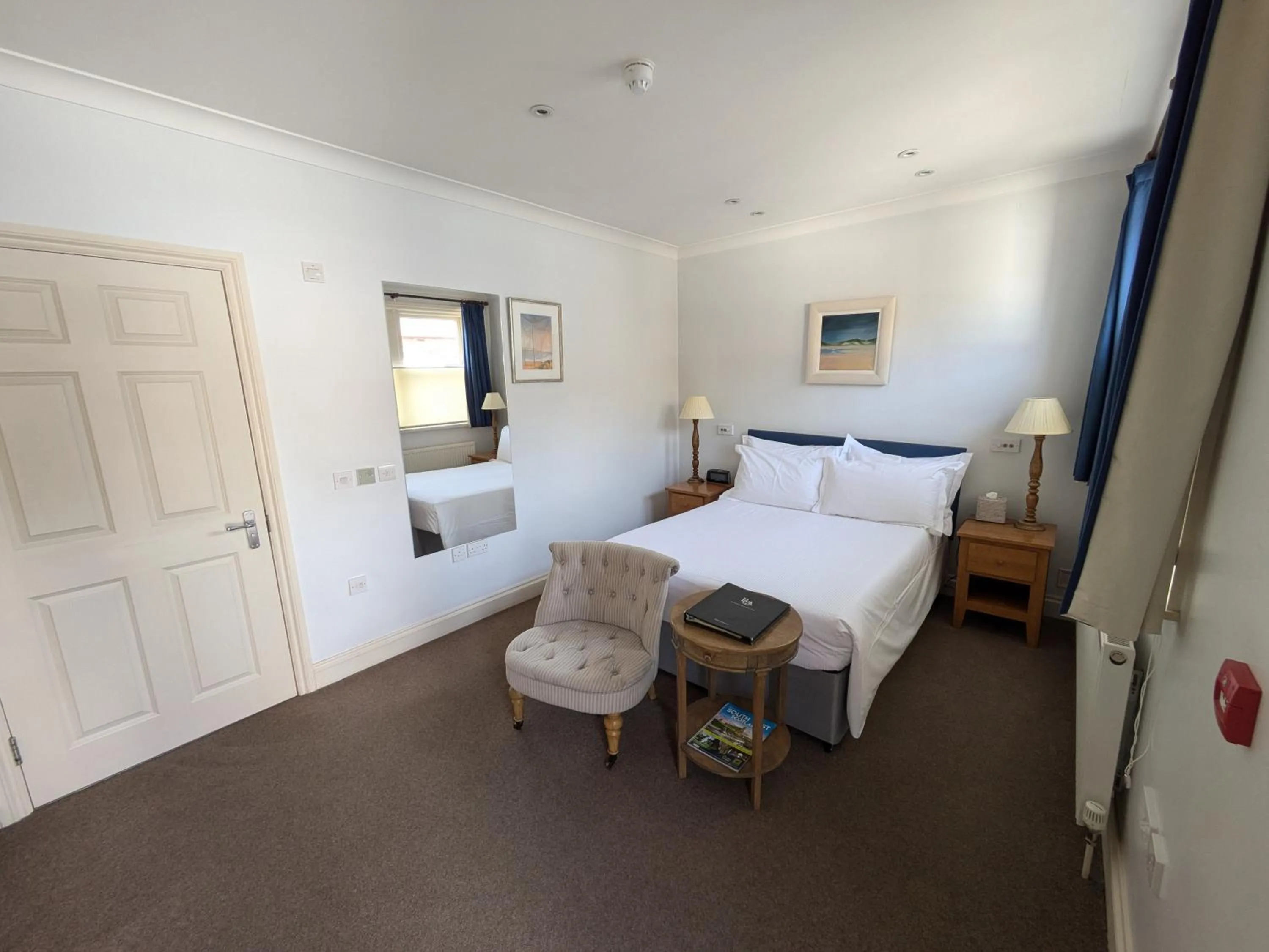 Bedroom, Bed in Buccleuch and Queensberry Arms Hotel
