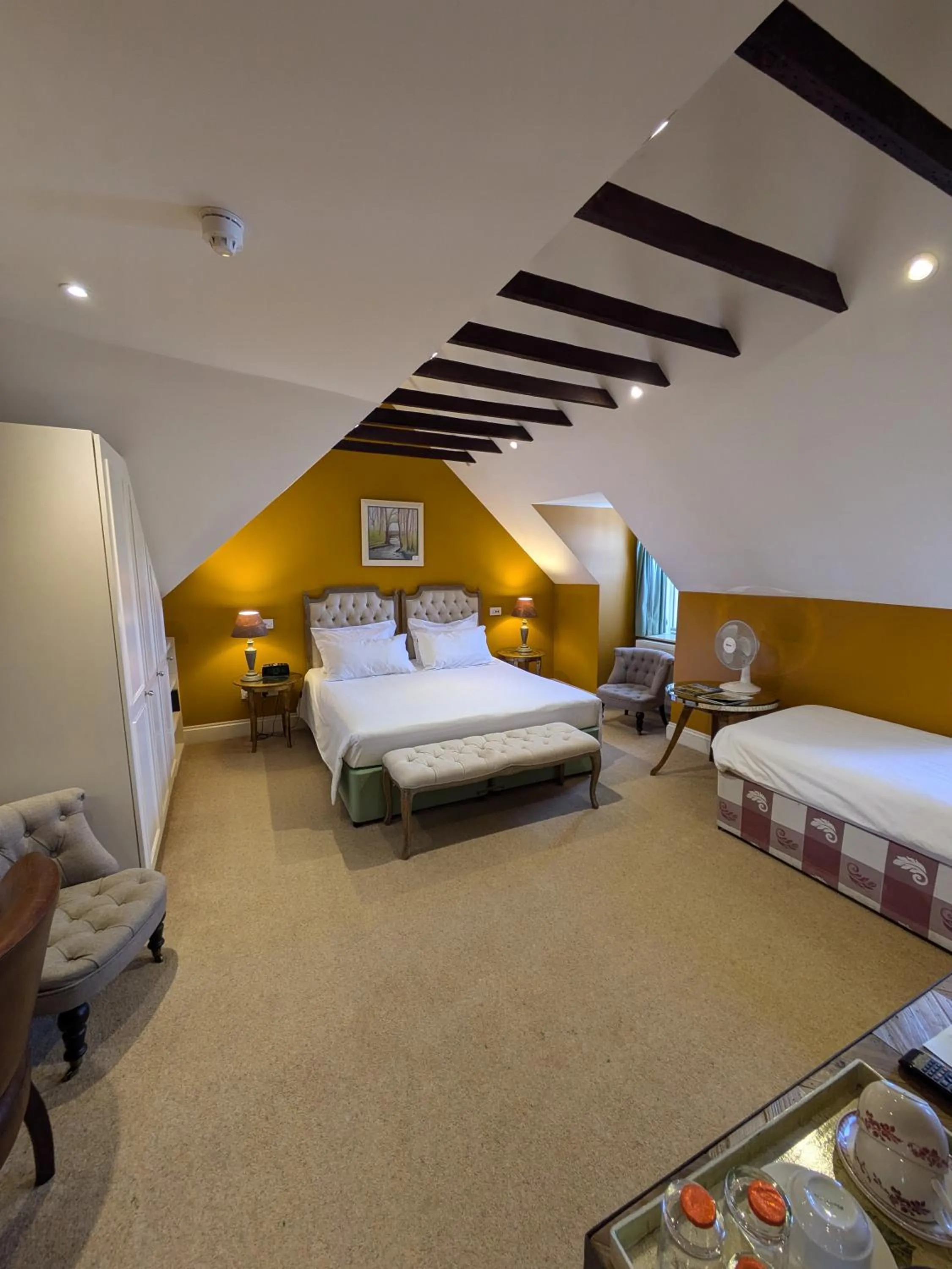 Bedroom, Bed in Buccleuch and Queensberry Arms Hotel