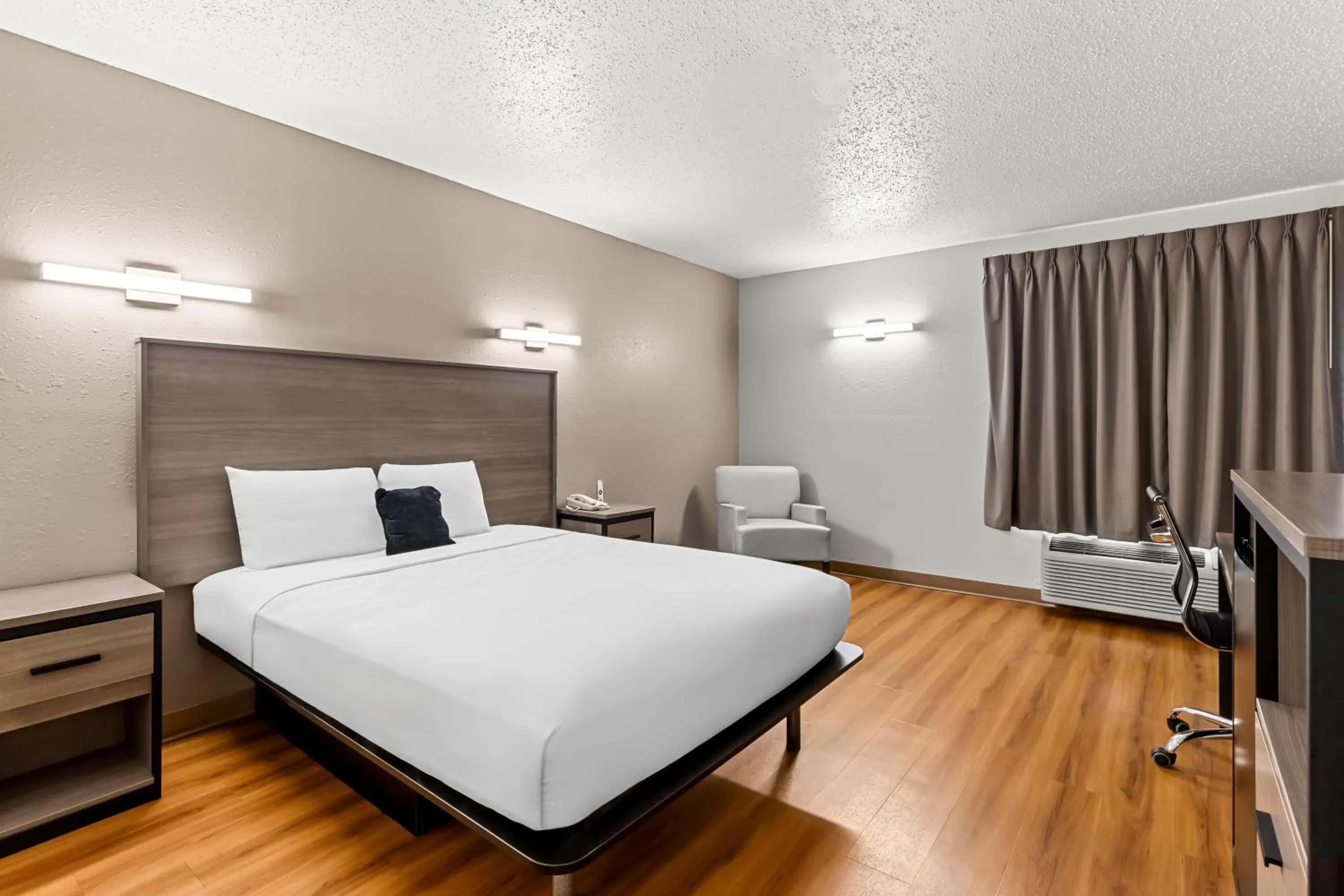 Bed in Red Lion Inn & Suites Saint Louis