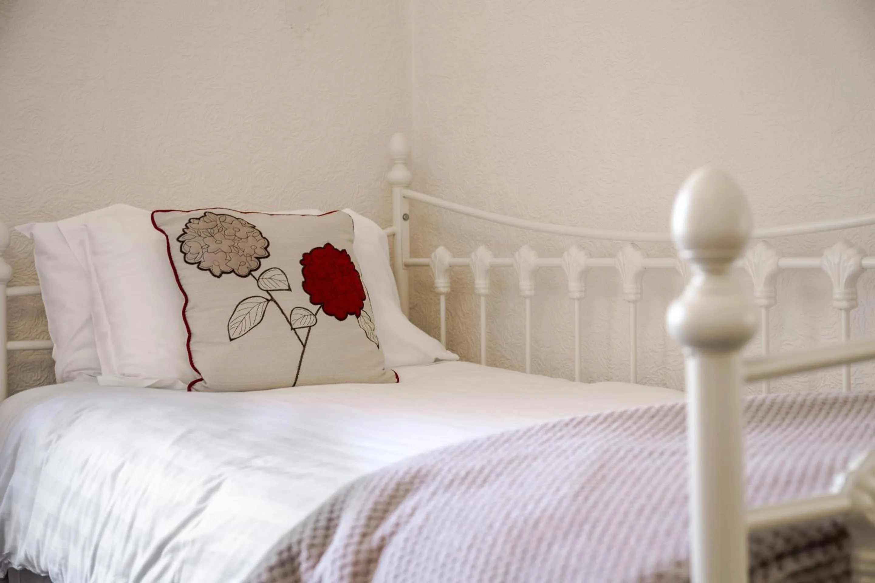 Bedroom, Bed in The Craven Heifer at Stainforth