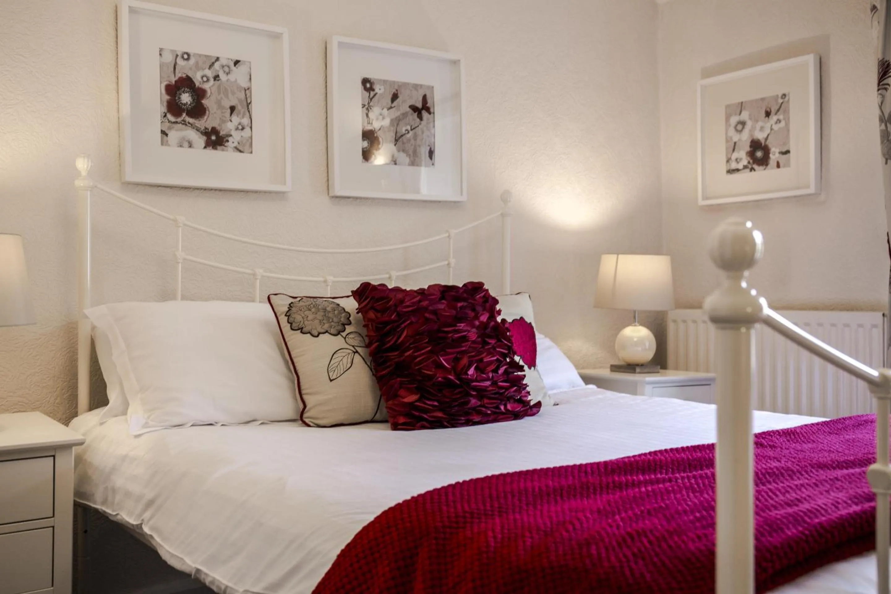 Bedroom, Bed in The Craven Heifer at Stainforth