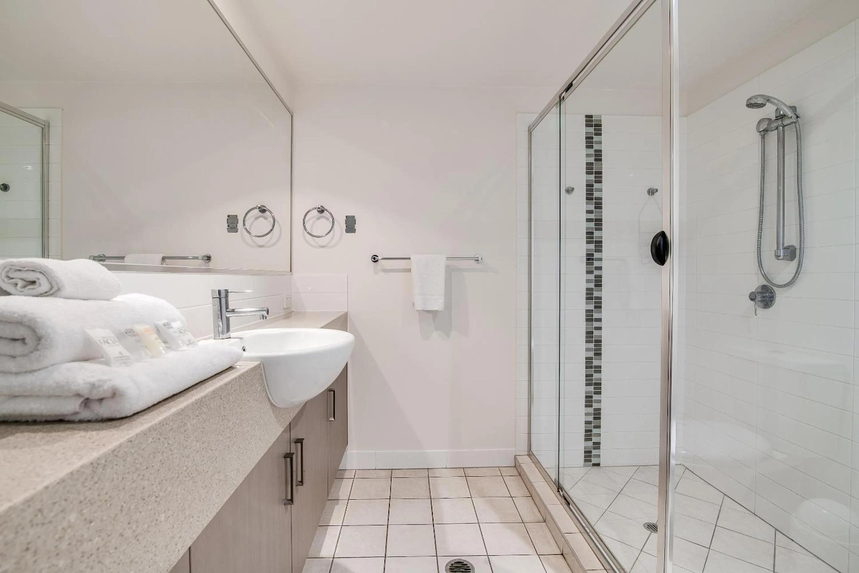 Shower, Bed in Coolum At The Beach