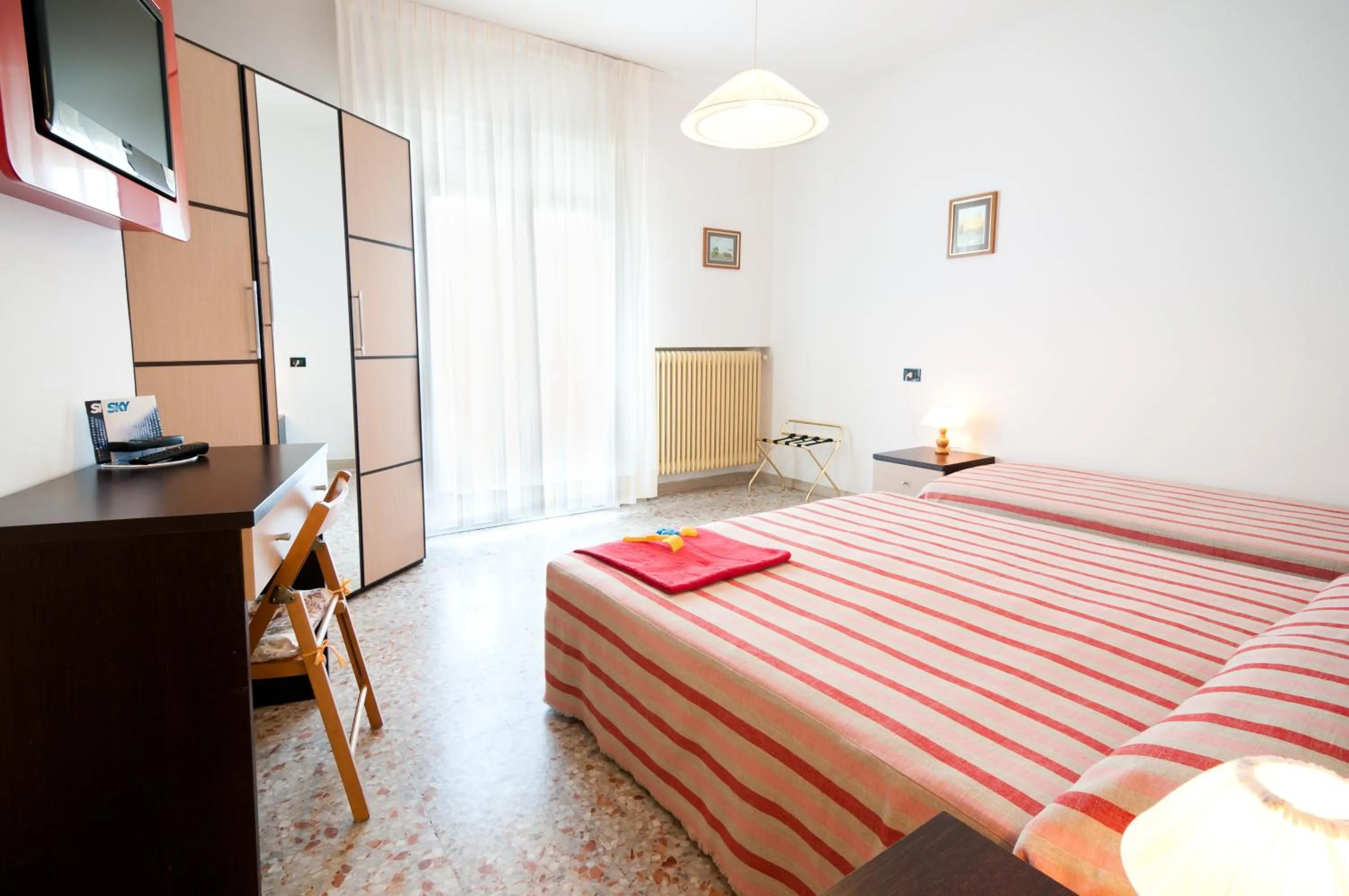 Bedroom, Bed in Hotel Milan