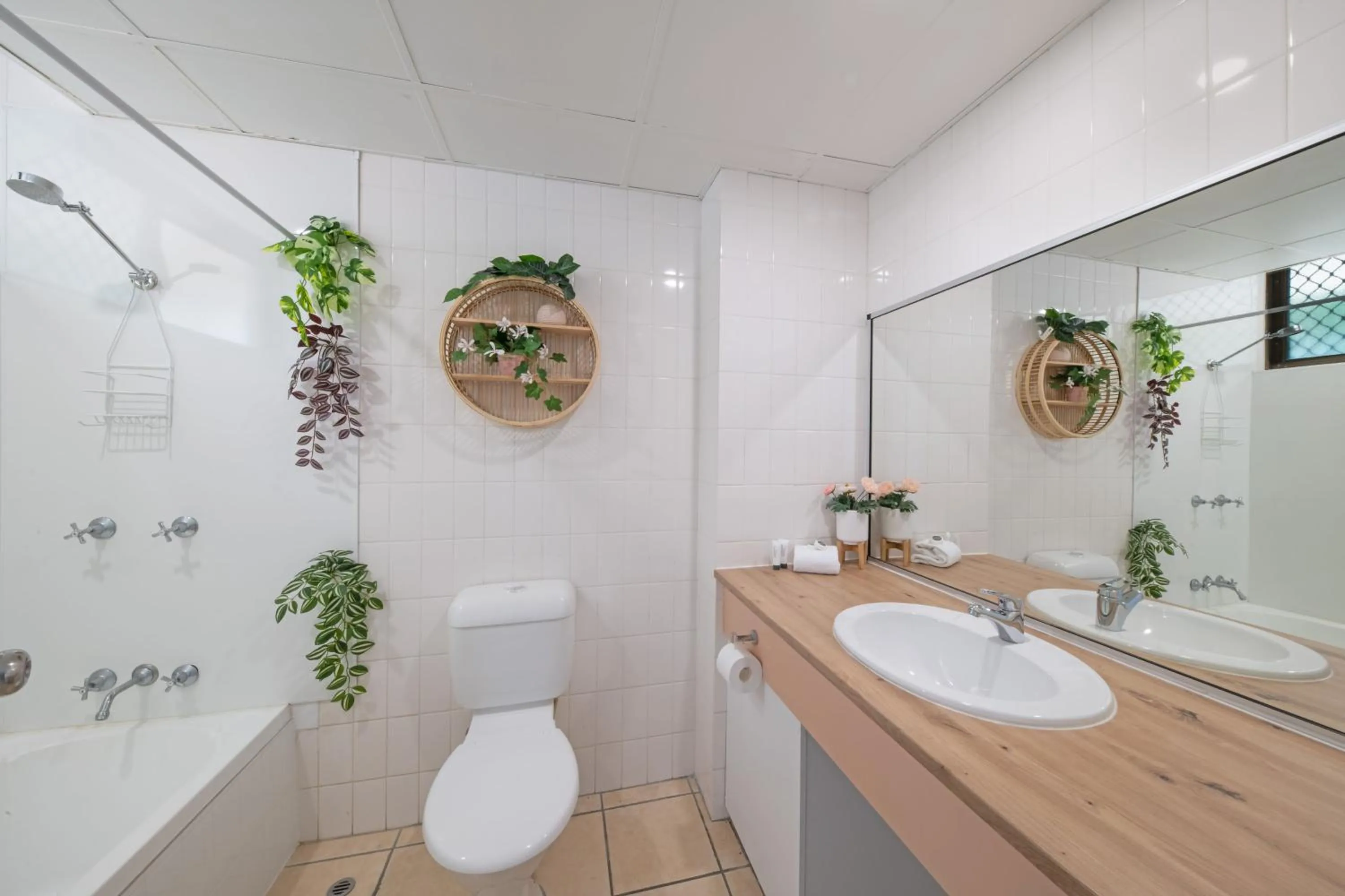 Shower in Whitsunday Terraces Resort