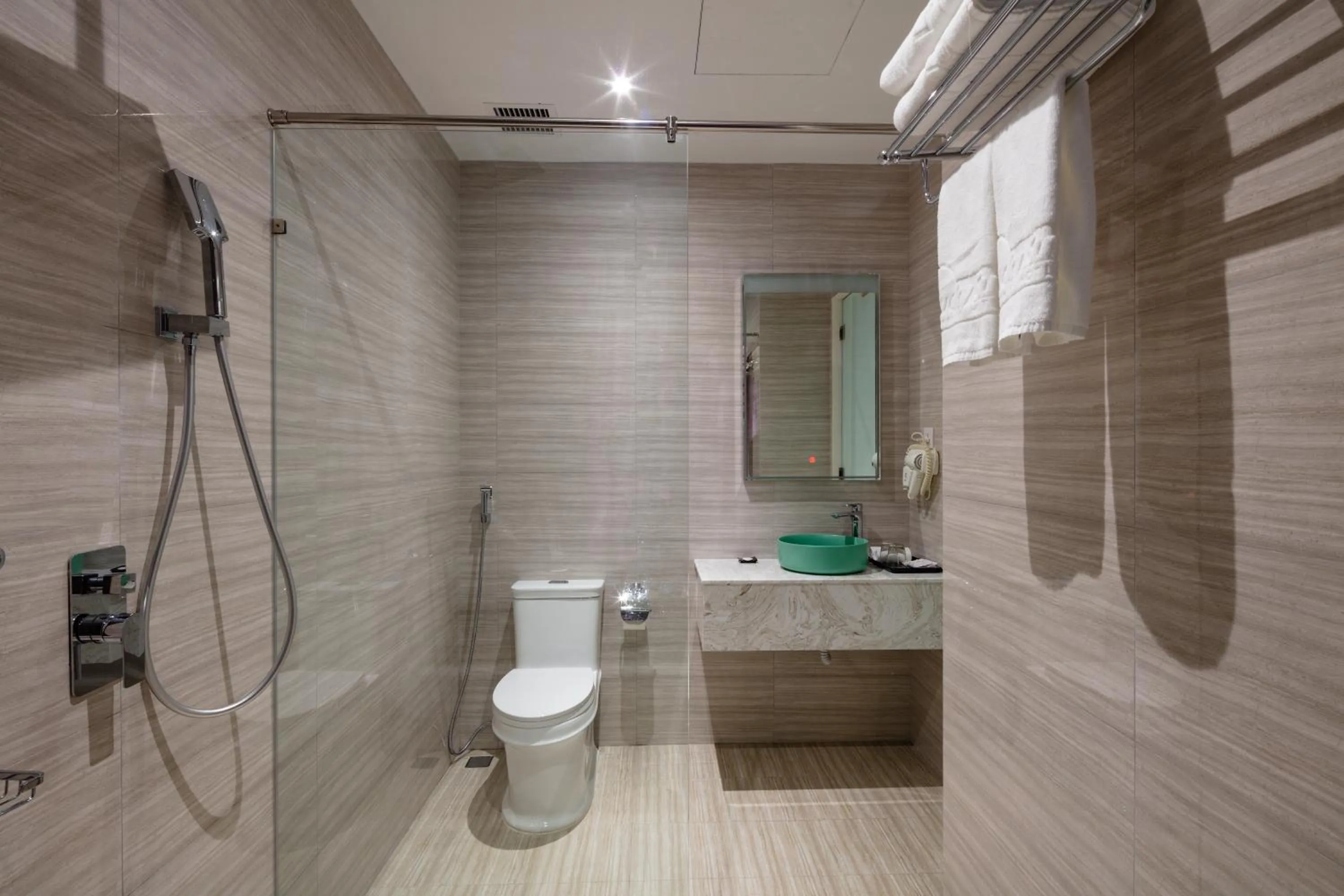 Shower in Lucky Sun Hotel Nha Trang Beach