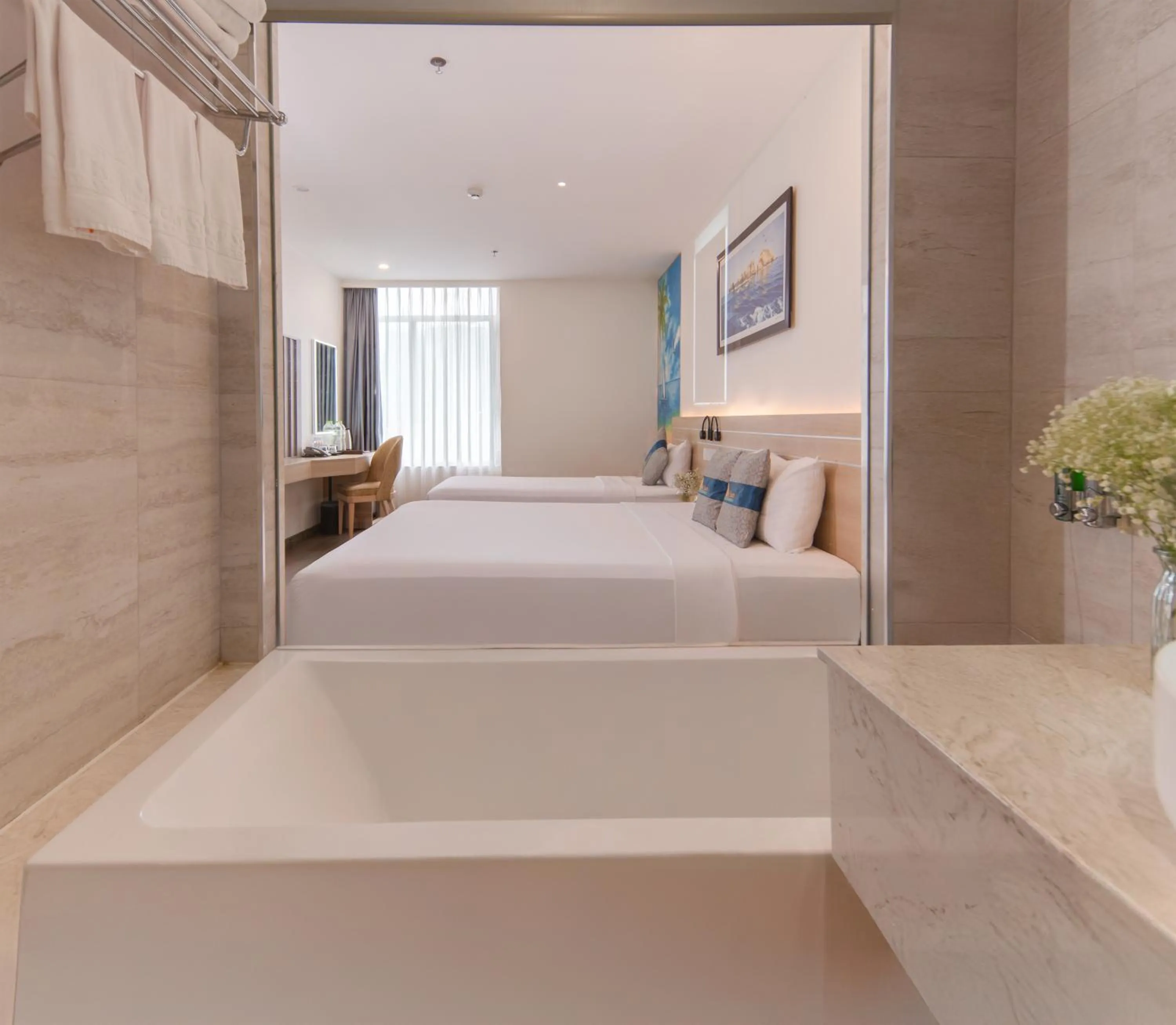 Shower, Bed in Lucky Sun Hotel Nha Trang Beach
