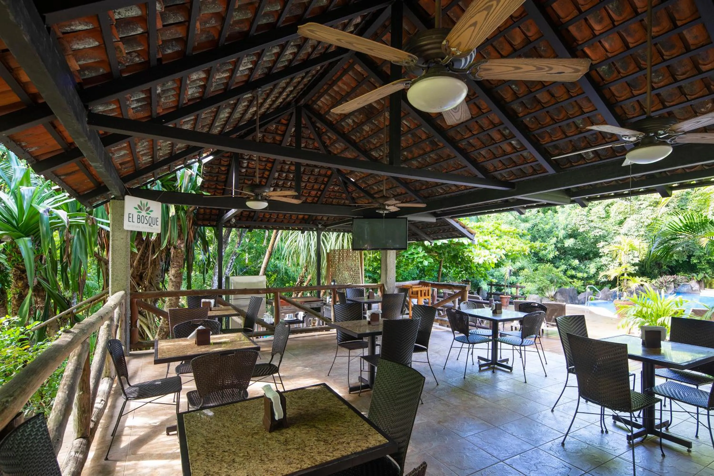 Restaurant/places to eat in Pumilio Mountain & Ocean Hotel