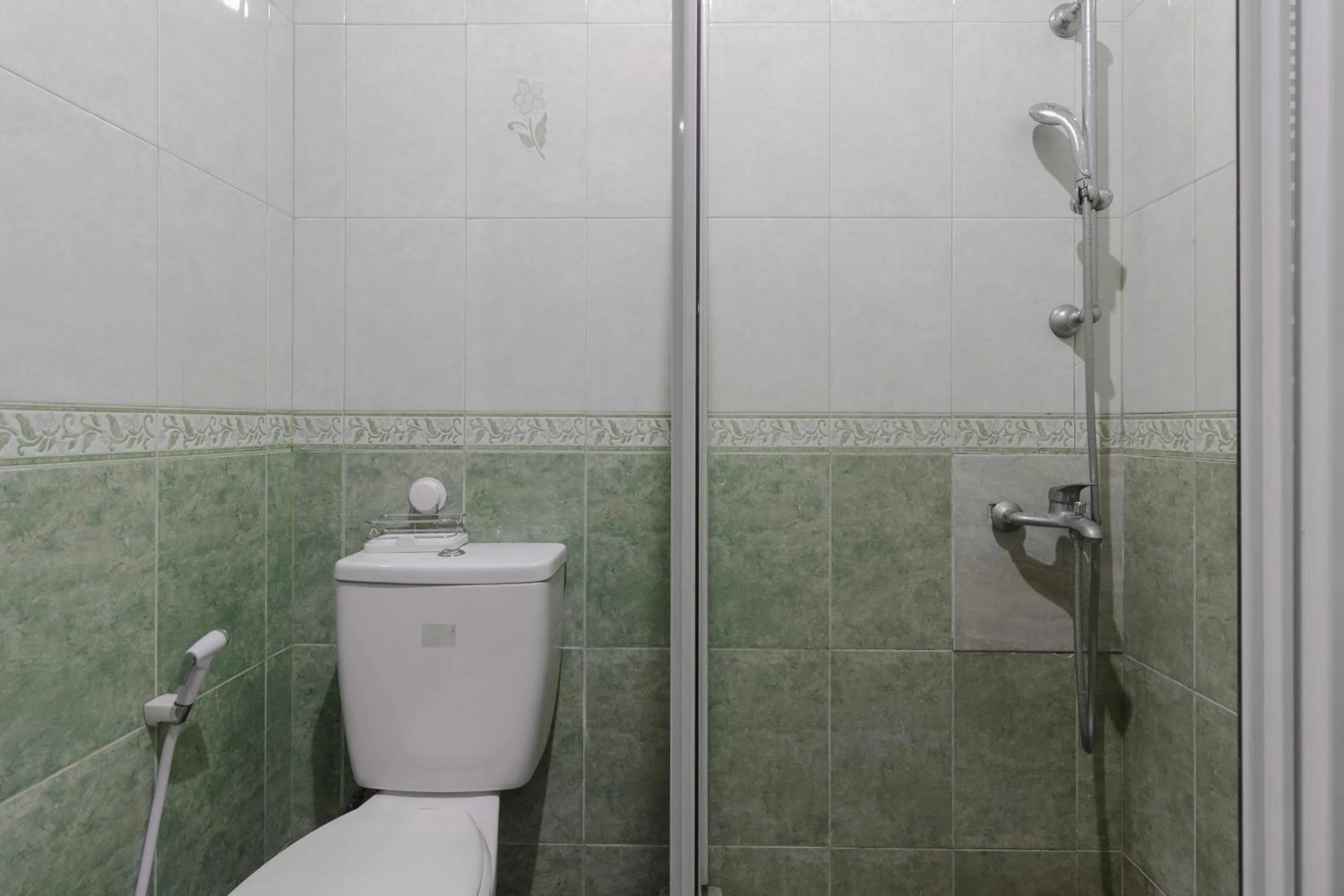 Bathroom in RedDoorz Syariah @ Cipanas