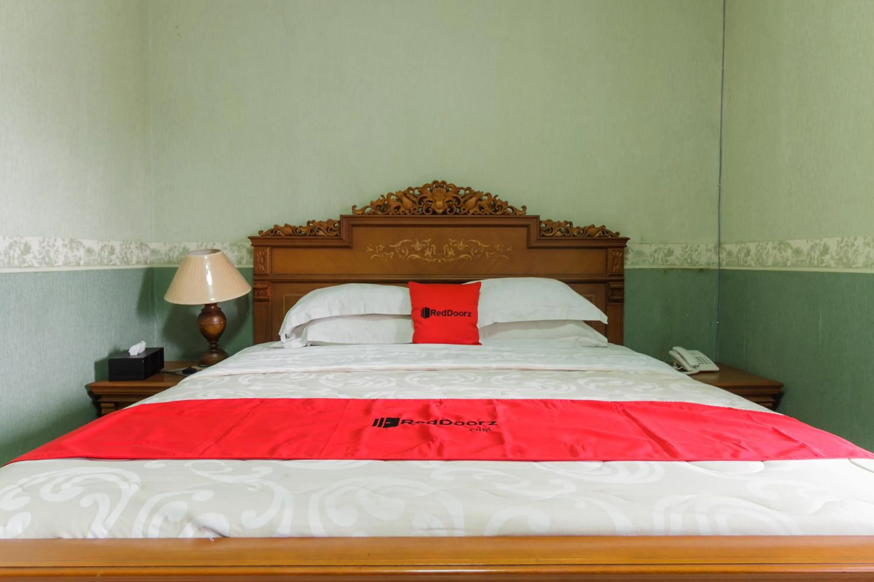 Bedroom, Bed in RedDoorz Syariah @ Cipanas