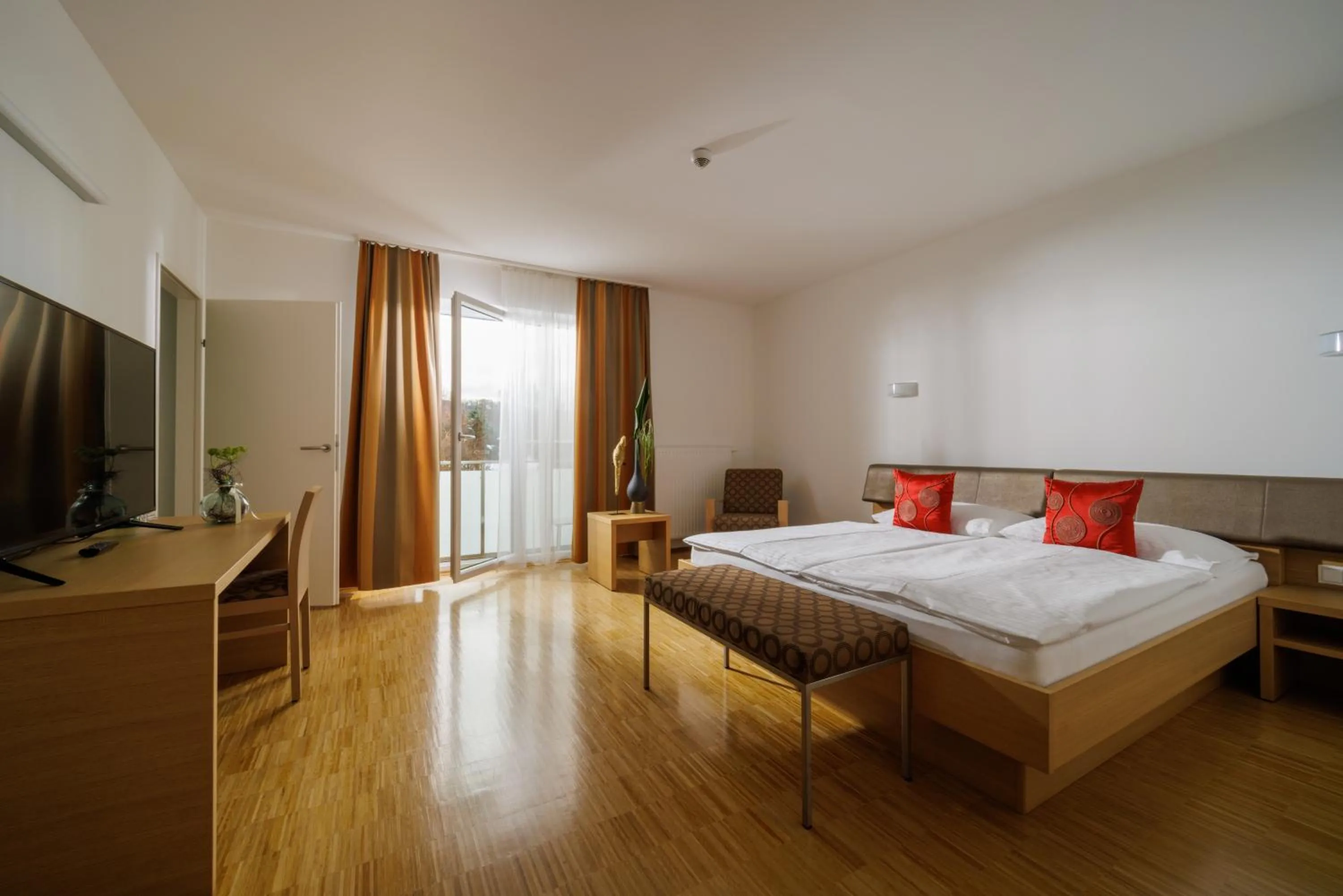 Photo of the whole room, Bed in Hotel Garni Toscanina - Adults Only