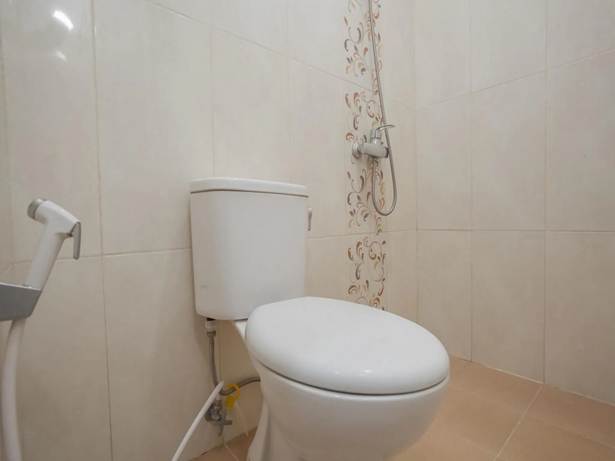 Bathroom in RedDoorz @ Kertajaya Surabaya