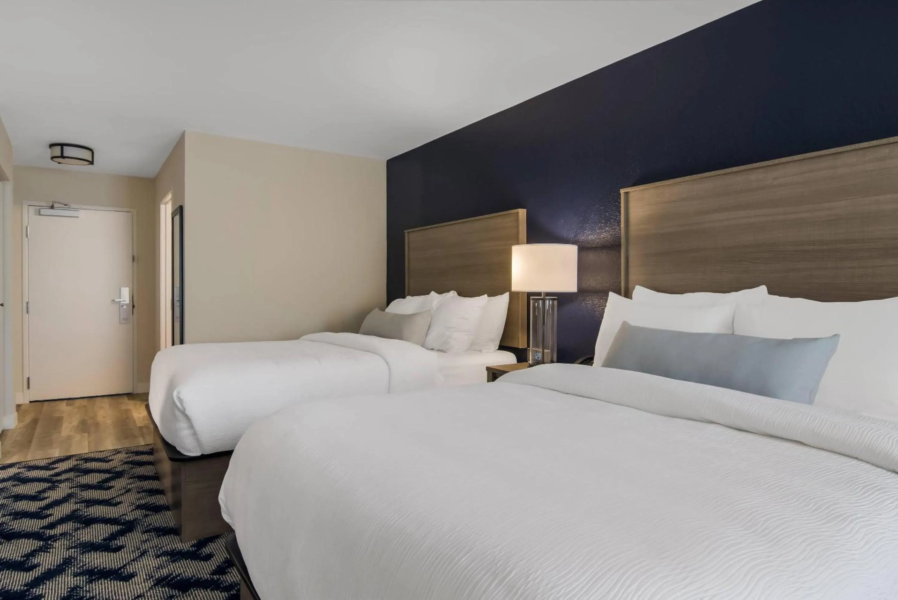 Bedroom, Bed in The Inn on Maritime Bay, an Ascend Collection Hotel