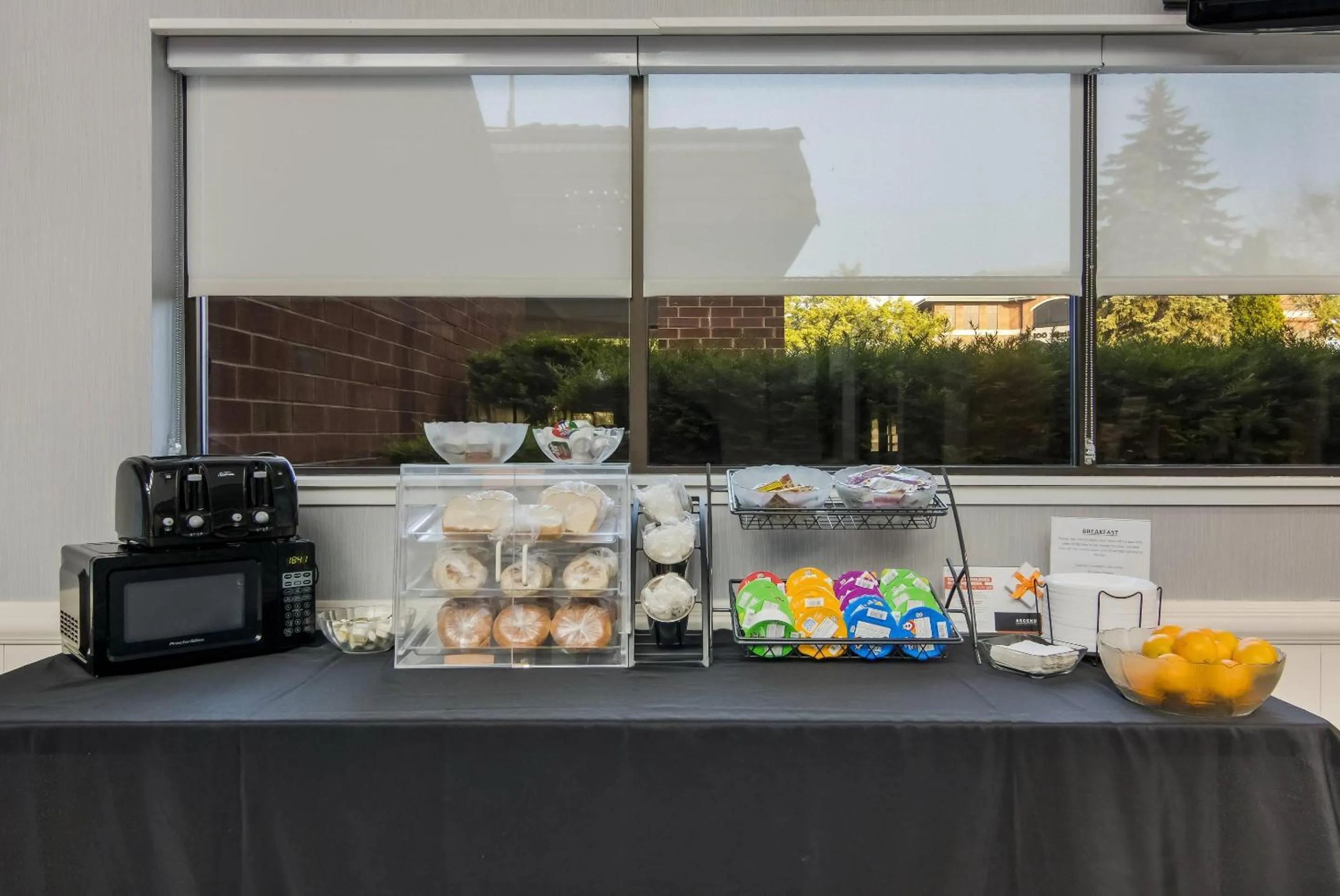 Breakfast in The Inn on Maritime Bay, an Ascend Collection Hotel