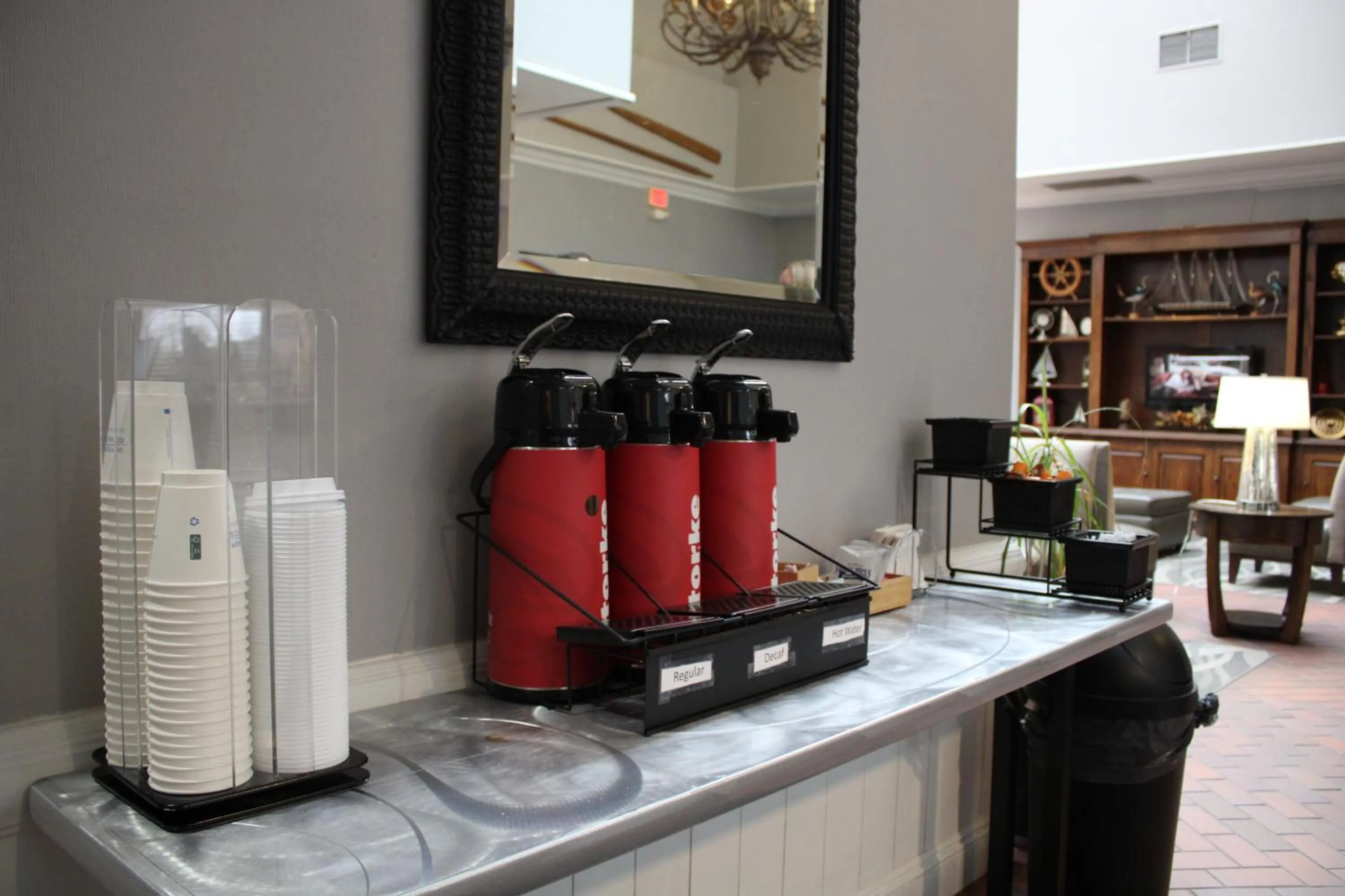 Coffee/tea facilities in The Inn on Maritime Bay, an Ascend Collection Hotel