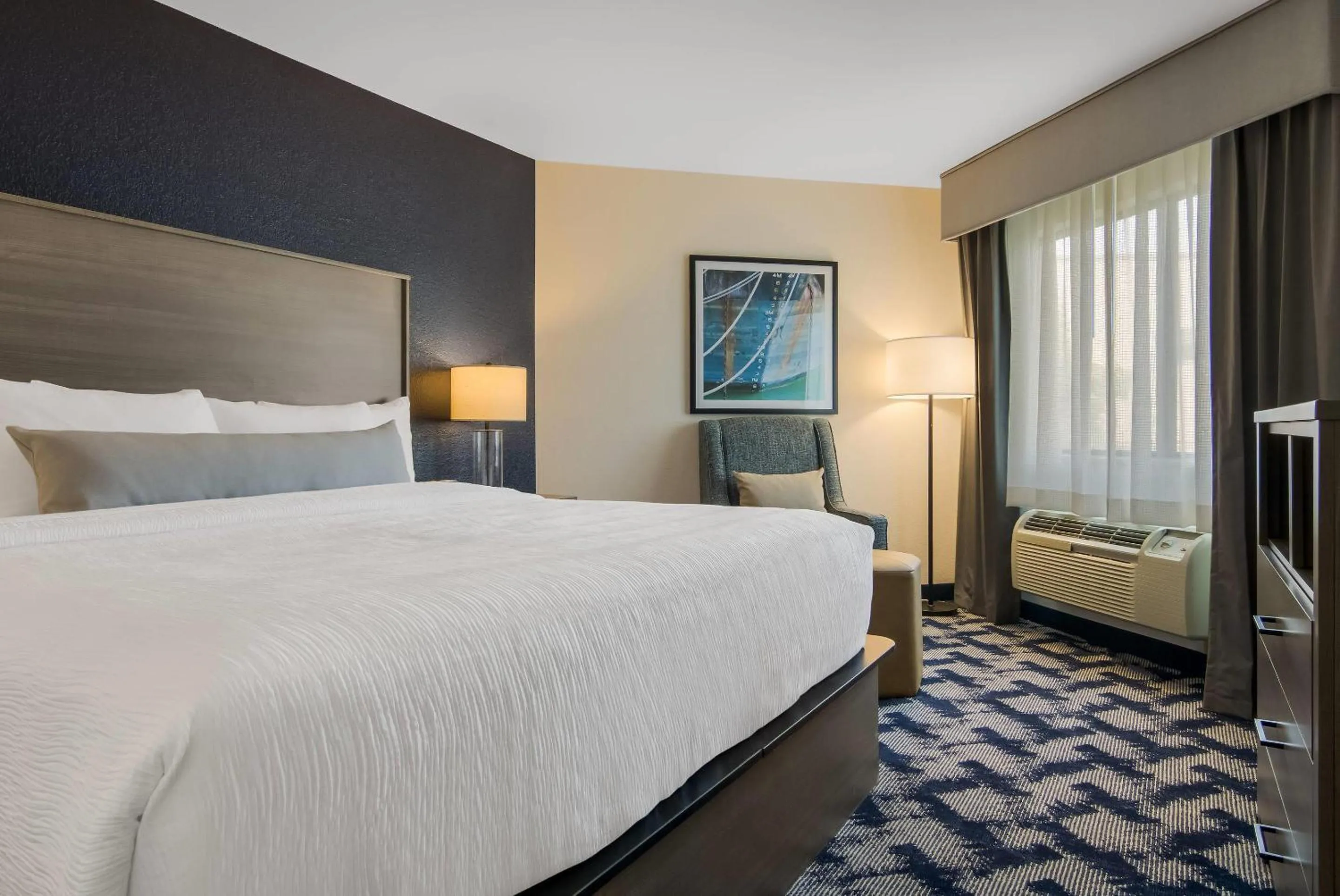 Bedroom, Bed in The Inn on Maritime Bay, an Ascend Collection Hotel