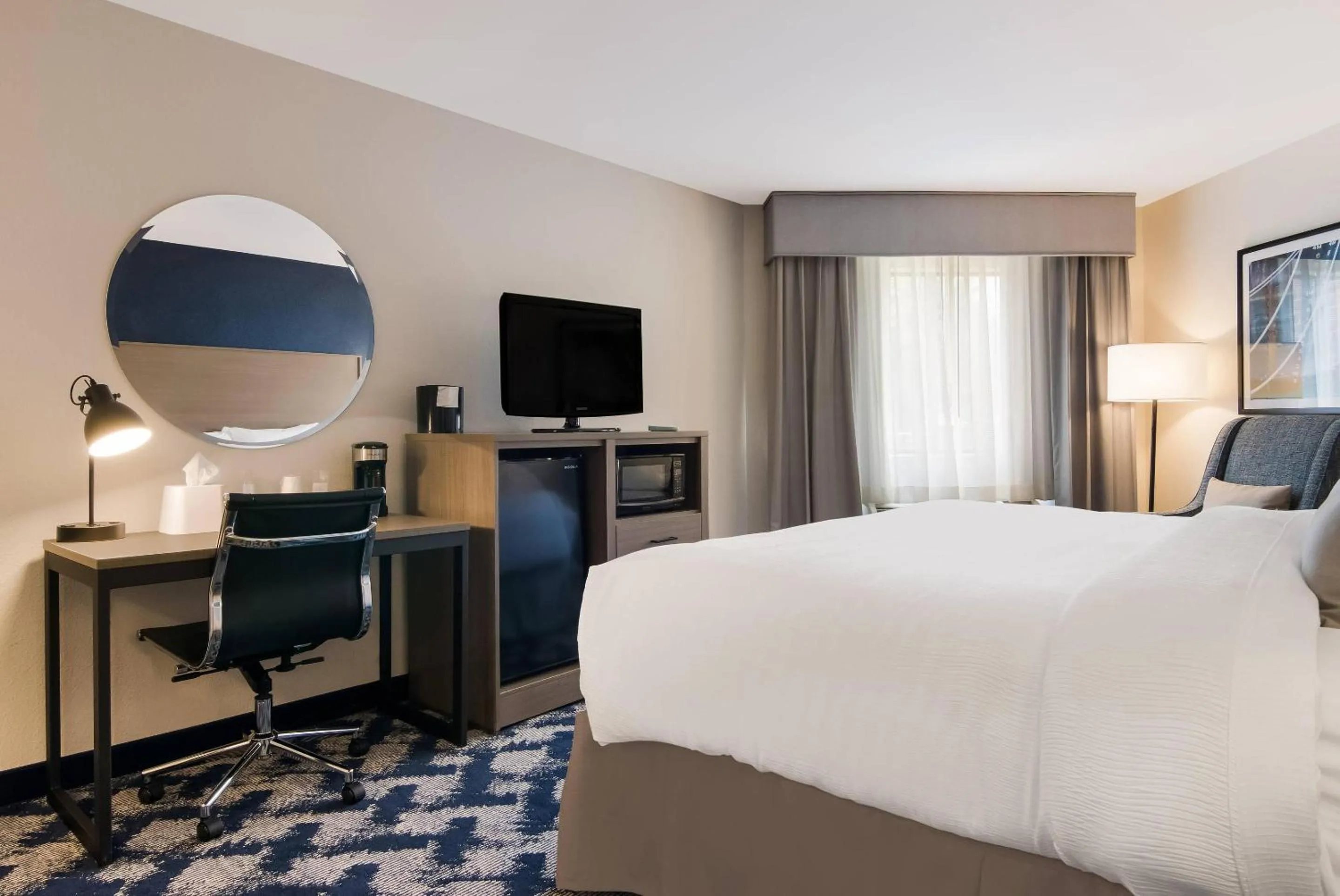 Bedroom, Bed in The Inn on Maritime Bay, an Ascend Collection Hotel