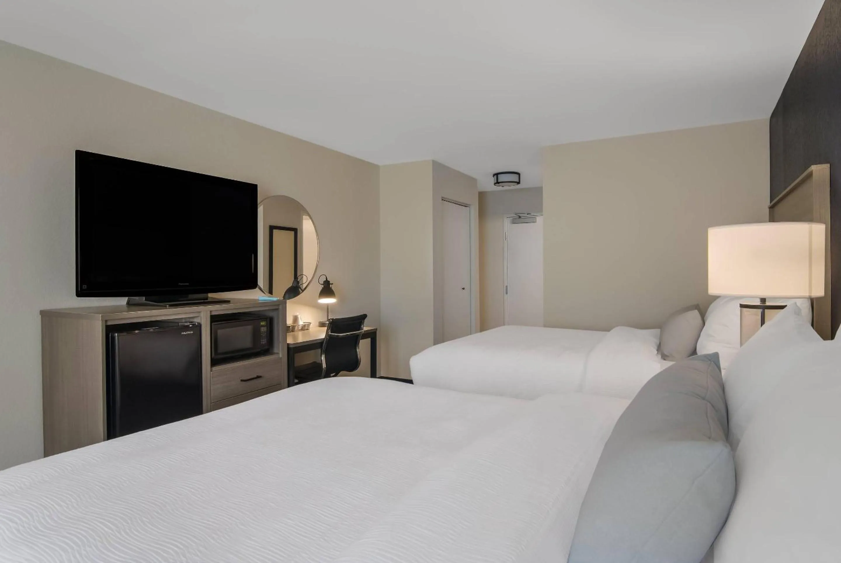 Bedroom, Bed in The Inn on Maritime Bay, an Ascend Collection Hotel