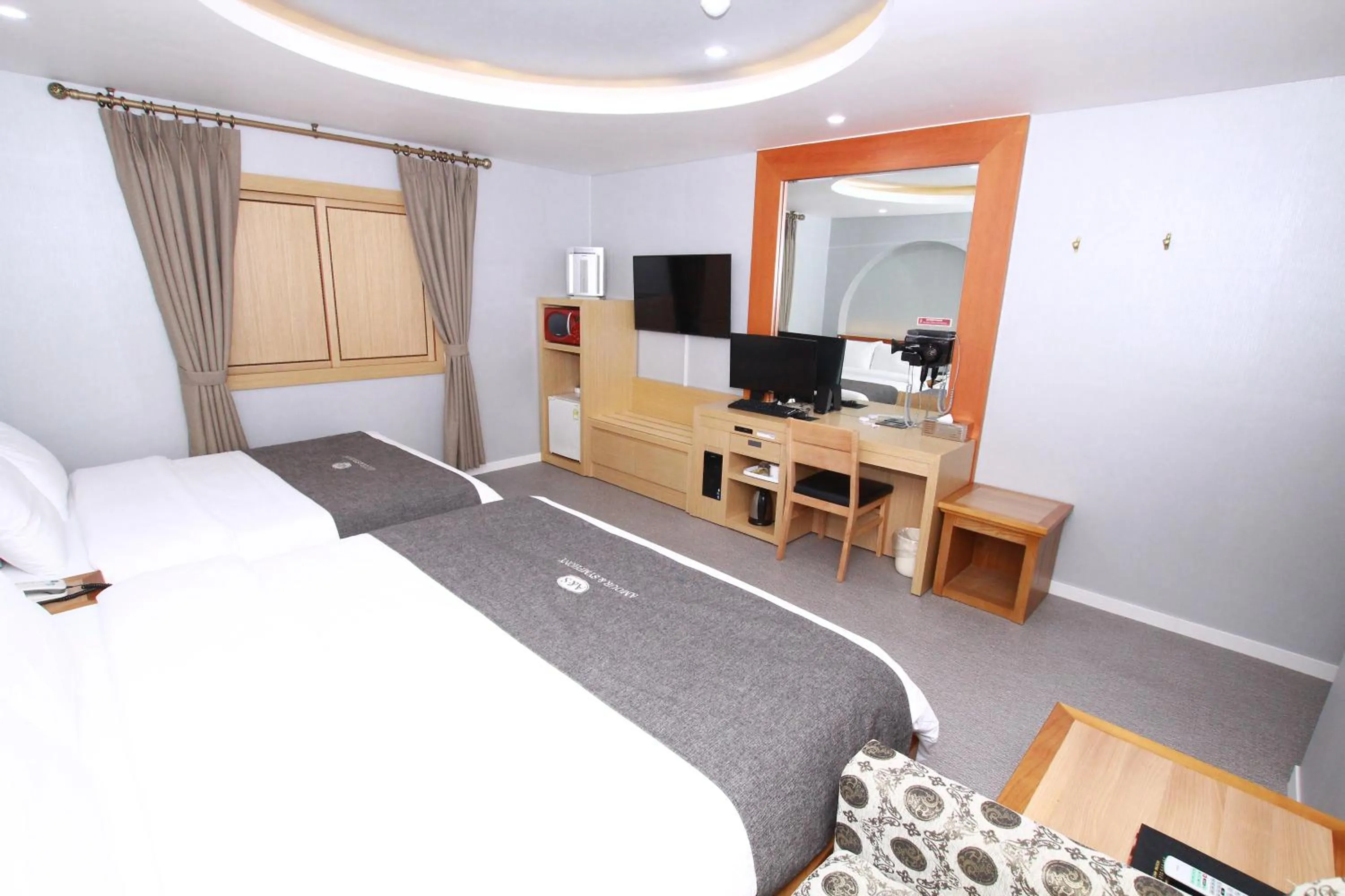 Photo of the whole room, Bed in Symphony Hotel