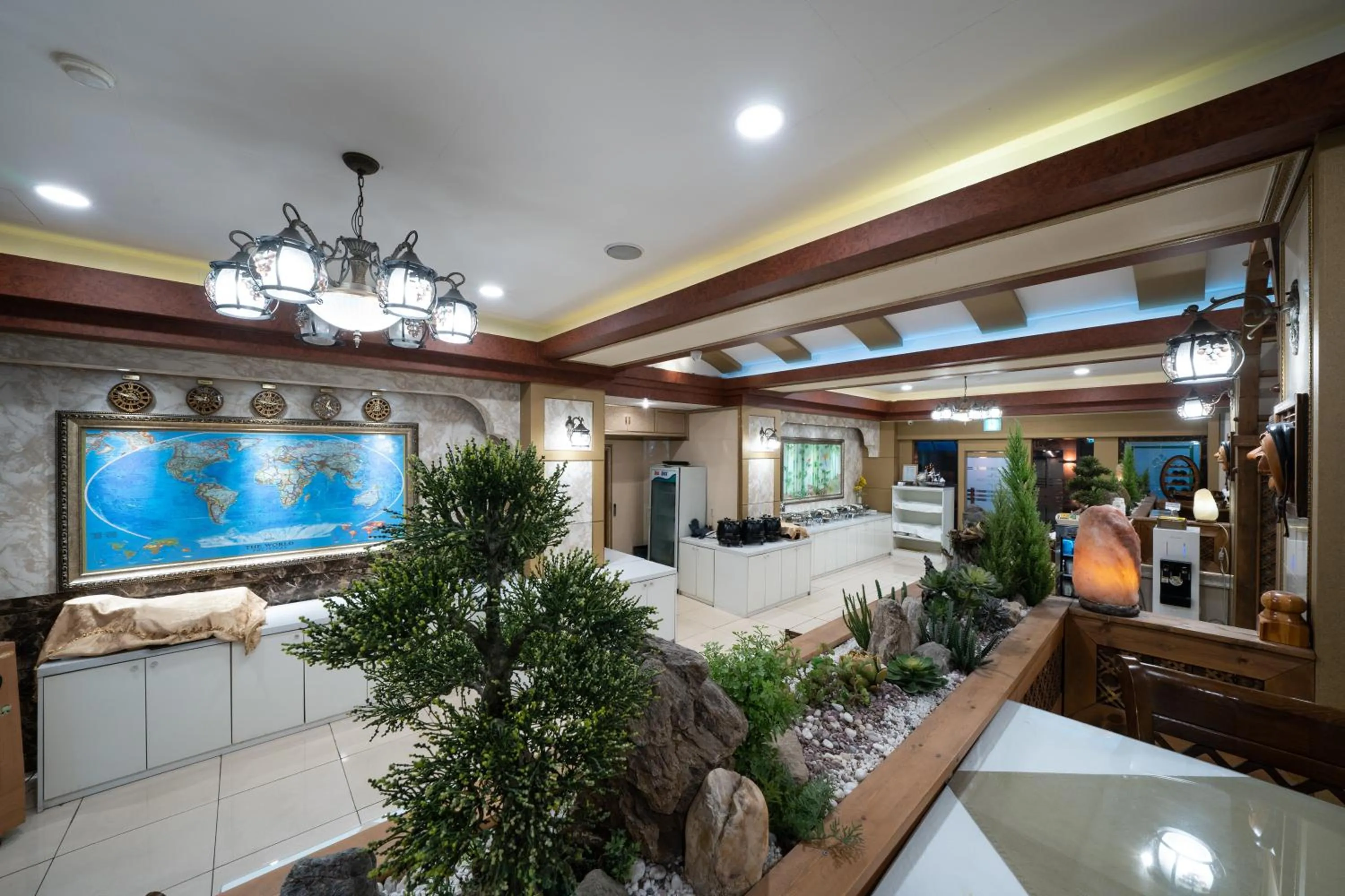 Restaurant/places to eat in Symphony Hotel