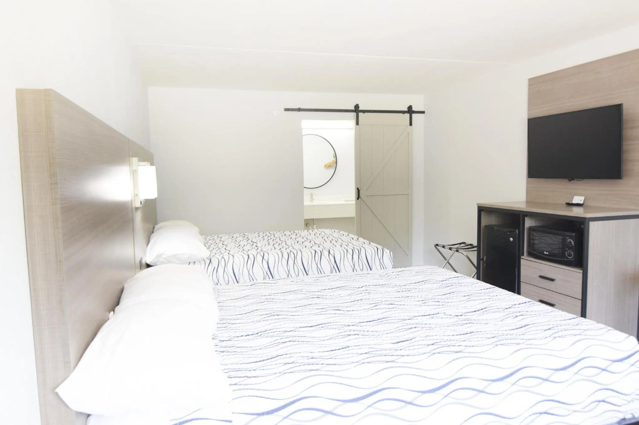 TV and multimedia, Bed in Walnut Inn Roland