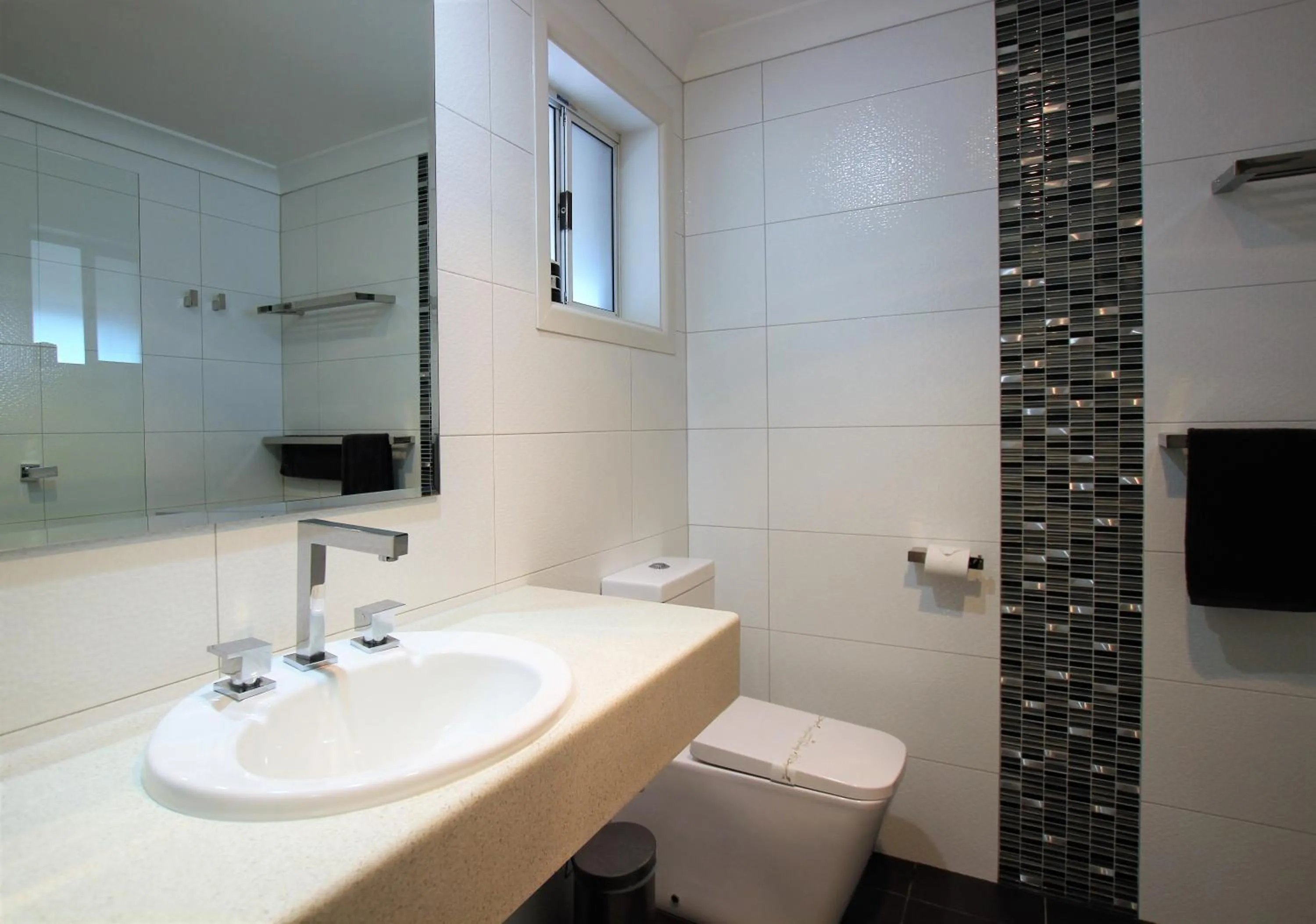 Shower in Highlands Motor Inn