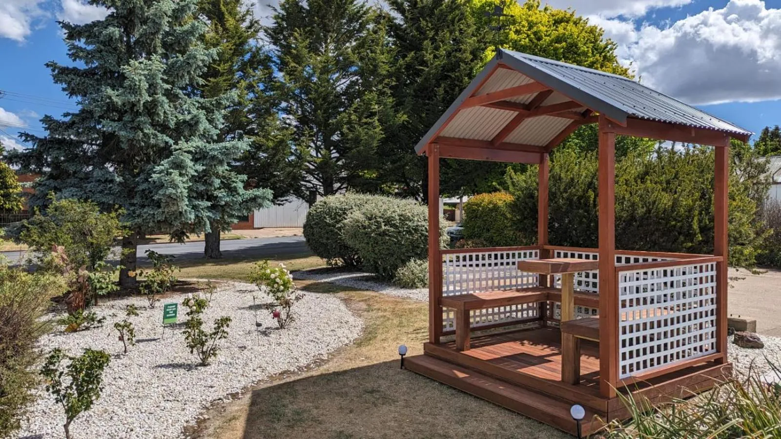 Garden in Highlands Motor Inn