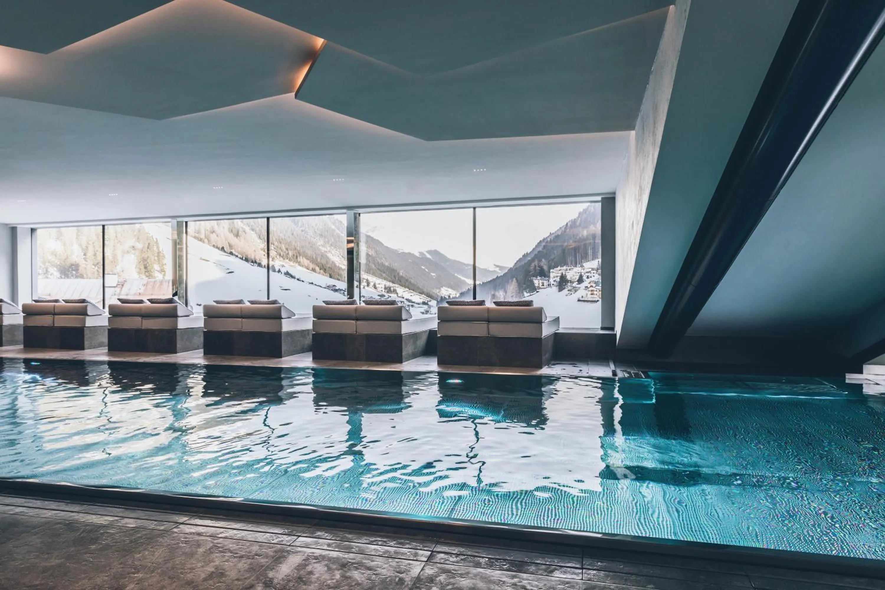 Swimming pool in Elizabeth Arthotel Adults Only