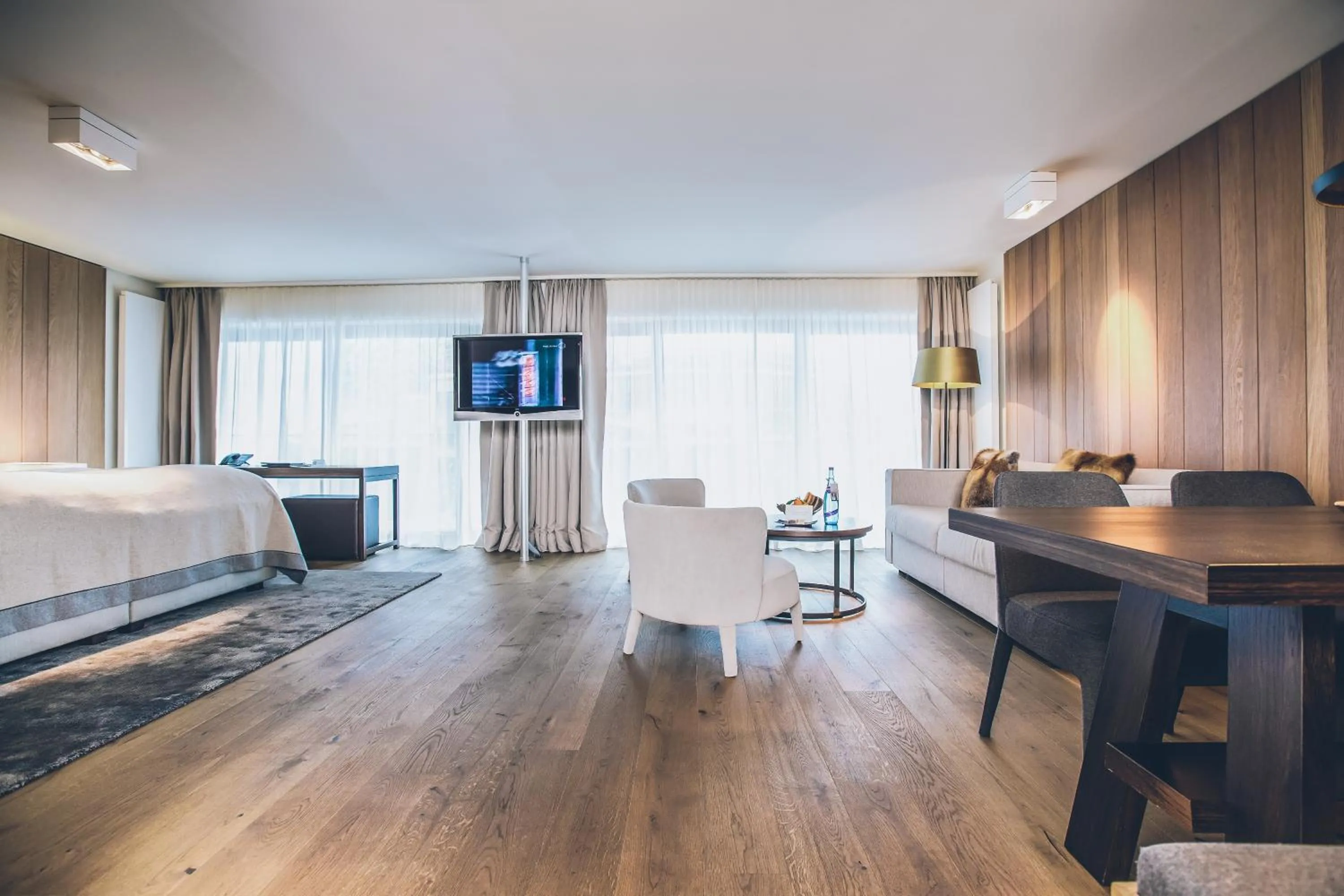 Photo of the whole room, Bed in Elizabeth Arthotel Adults Only