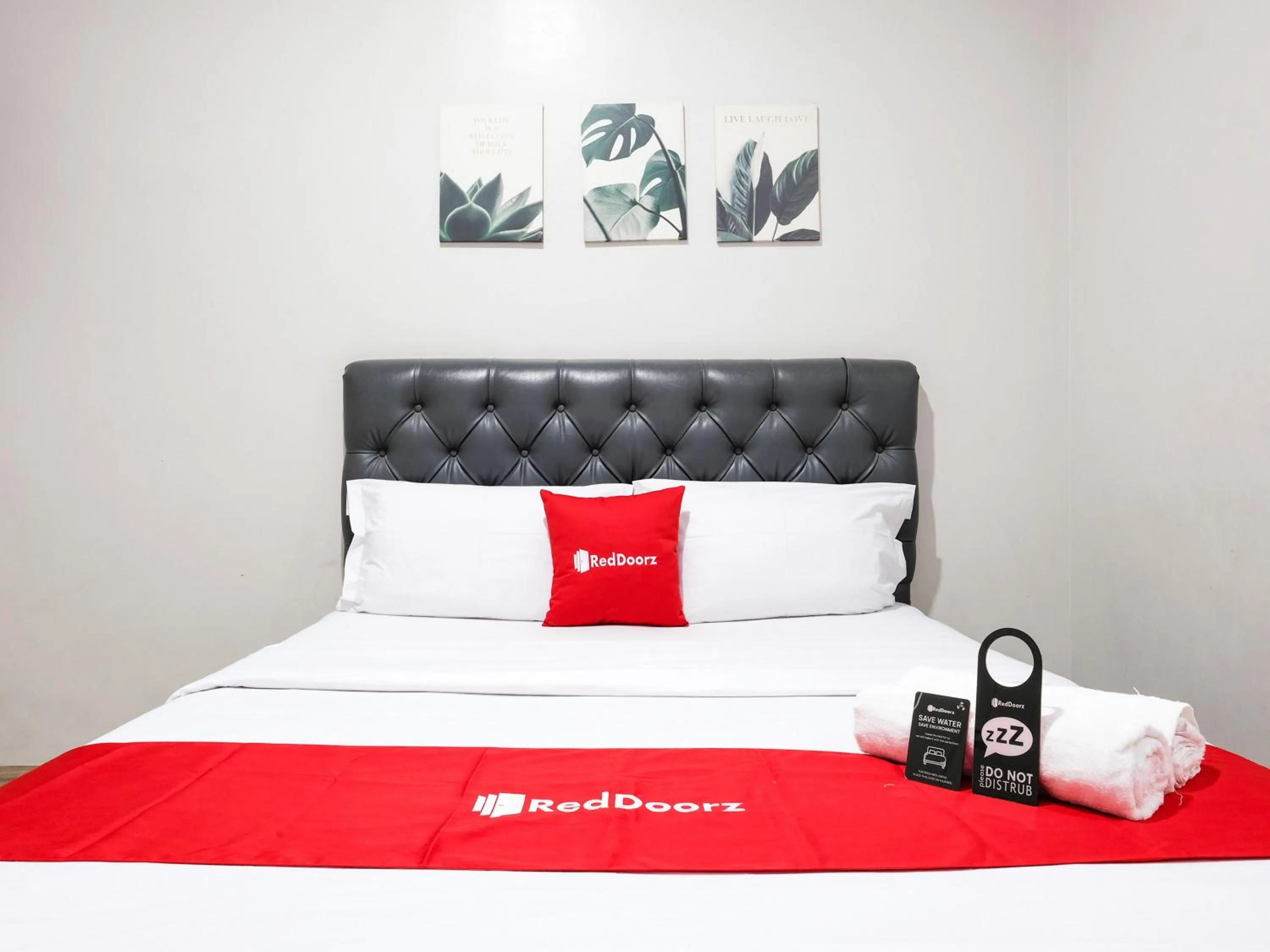 Double Room in RedDoorz near Ciputra Golf Surabaya