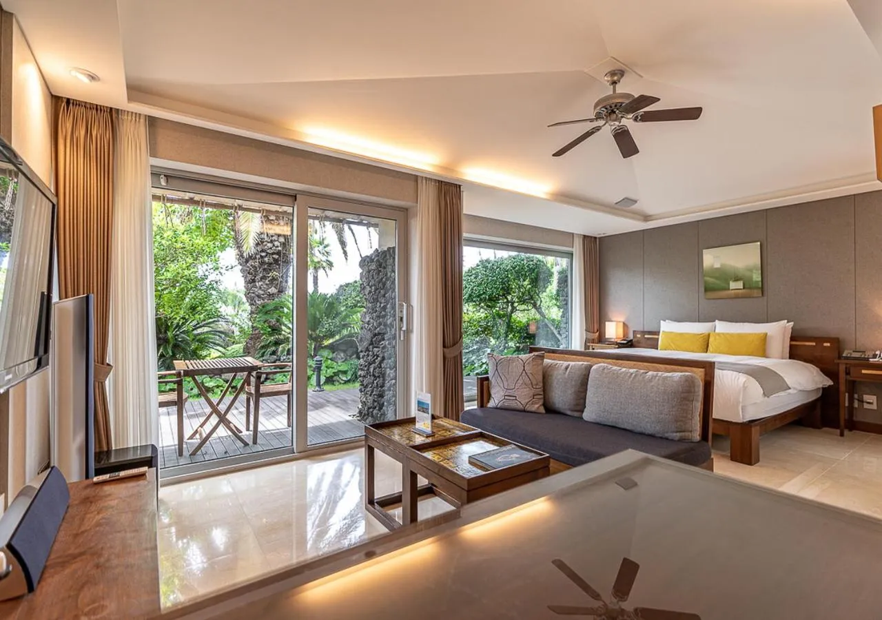 Bed in The Seaes Hotel & Resort