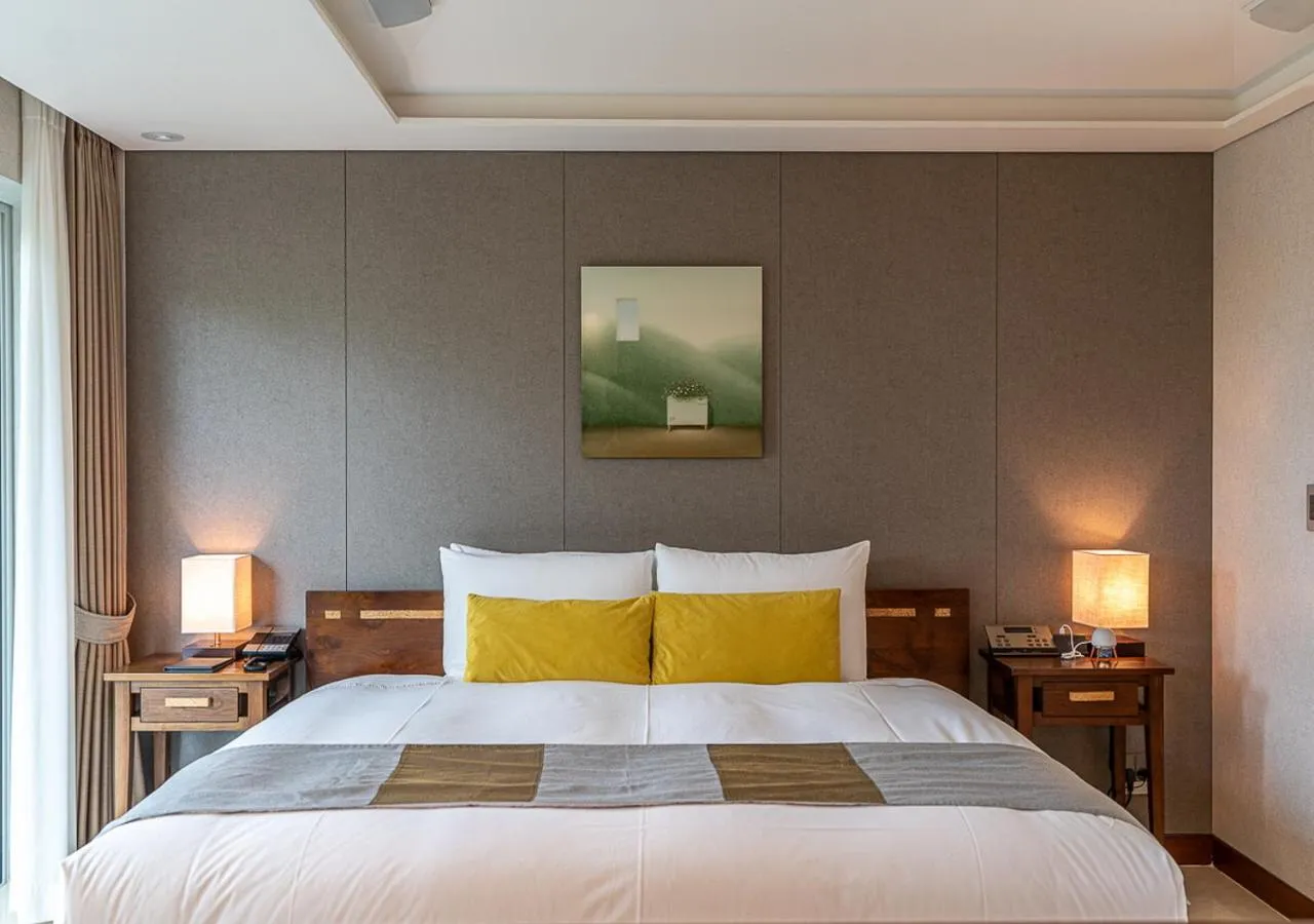 Bed in The Seaes Hotel & Resort