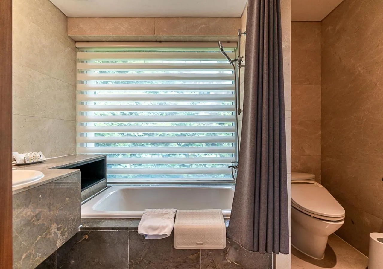 The Seaes Hotel & Resort