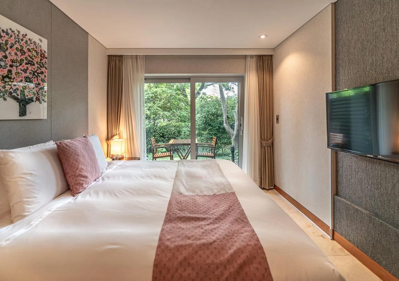 Bed in The Seaes Hotel & Resort