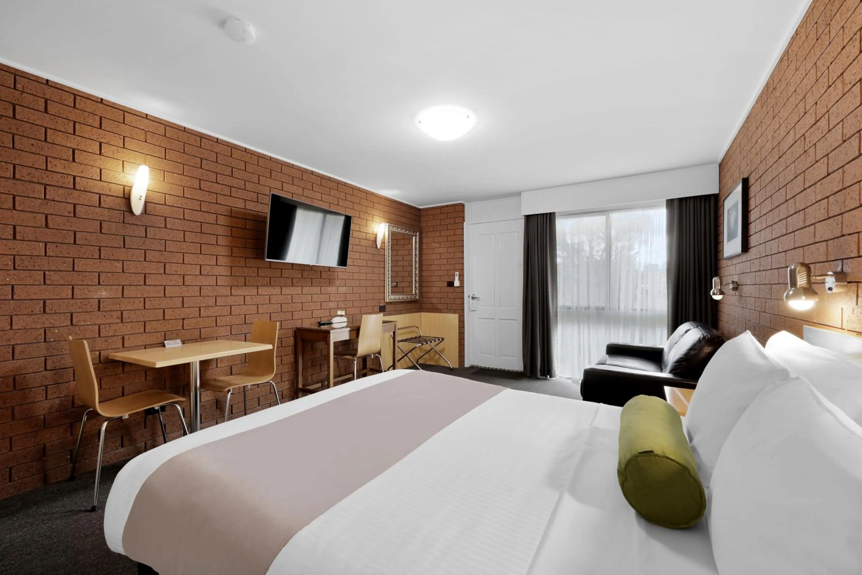 Photo of the whole room, Bed in Hamilton Lonsdale Motel