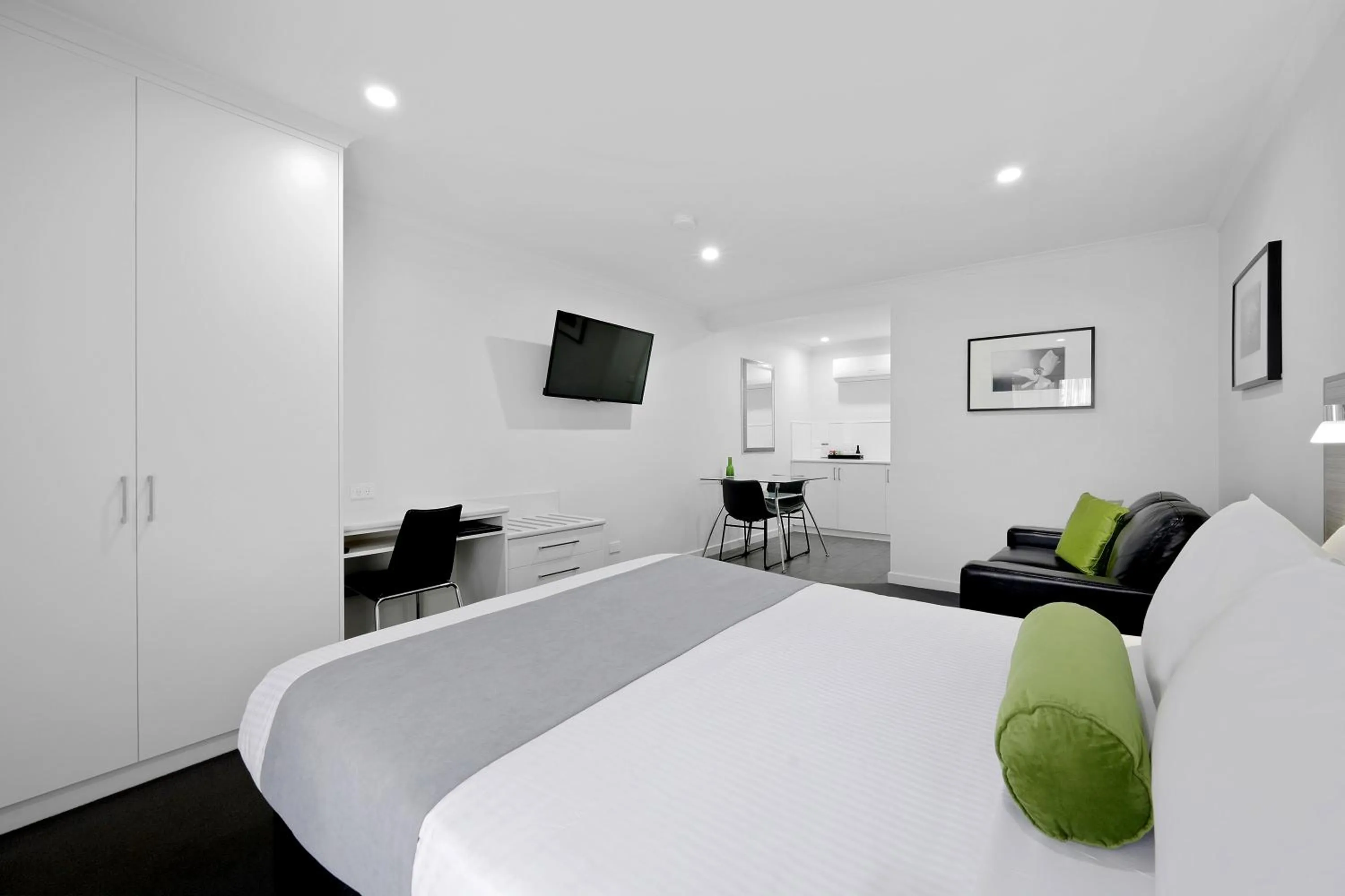 Bedroom, Bed in Hamilton Lonsdale Motel