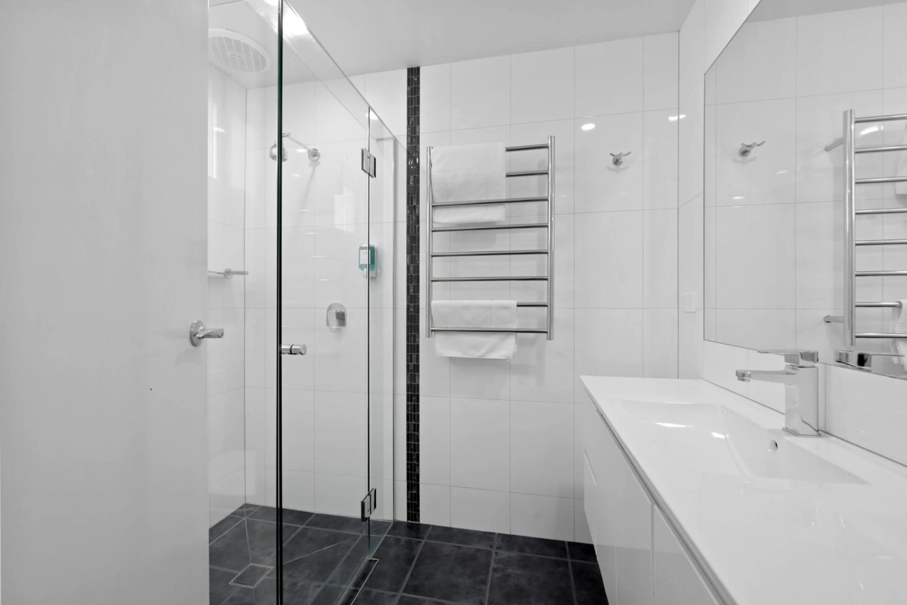 Bathroom in Hamilton Lonsdale Motel