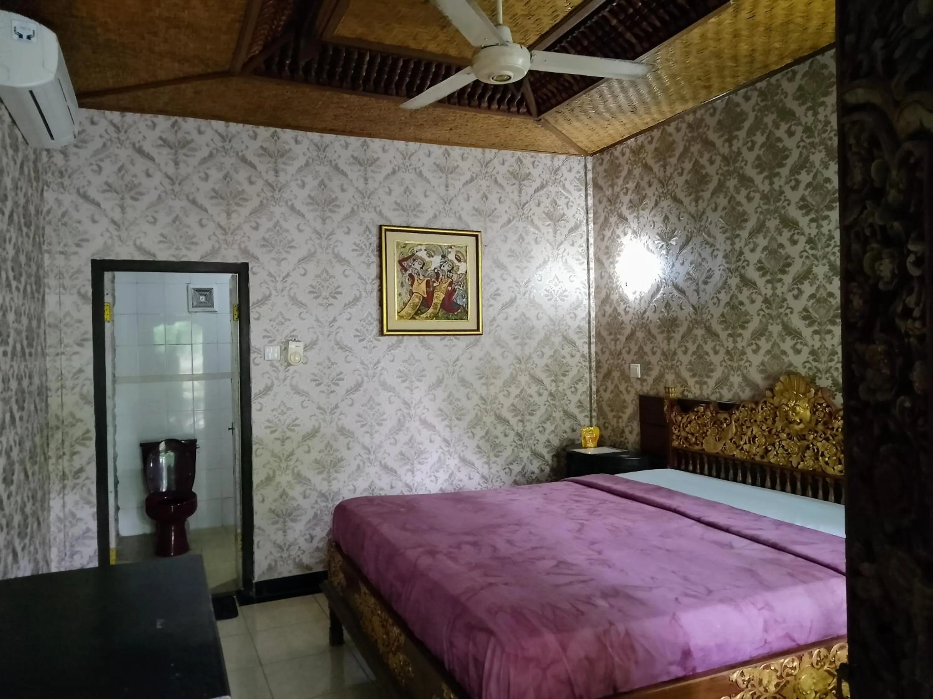 Bed in Pering Bungalow Ubud