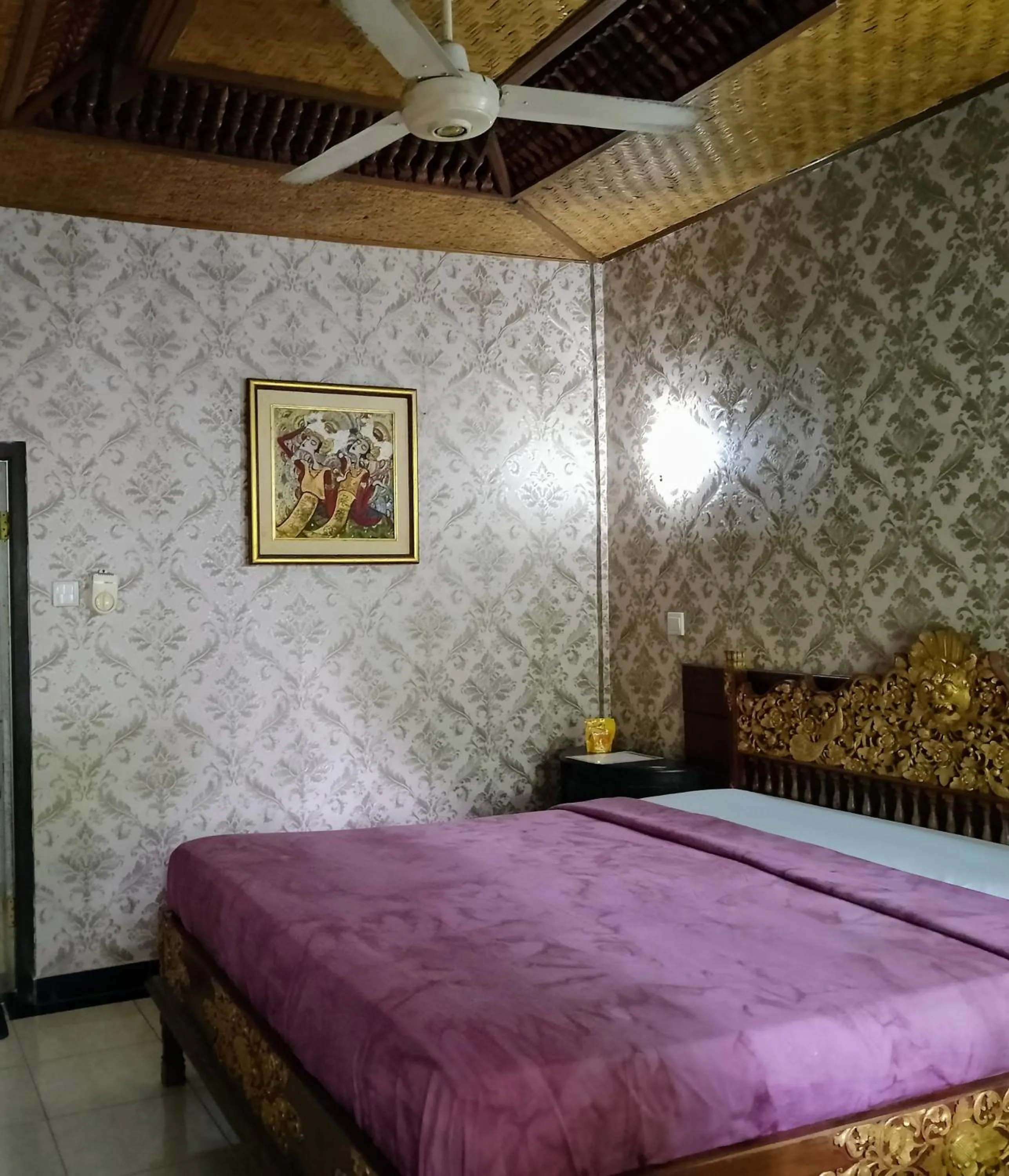 Bed in Pering Bungalow Ubud
