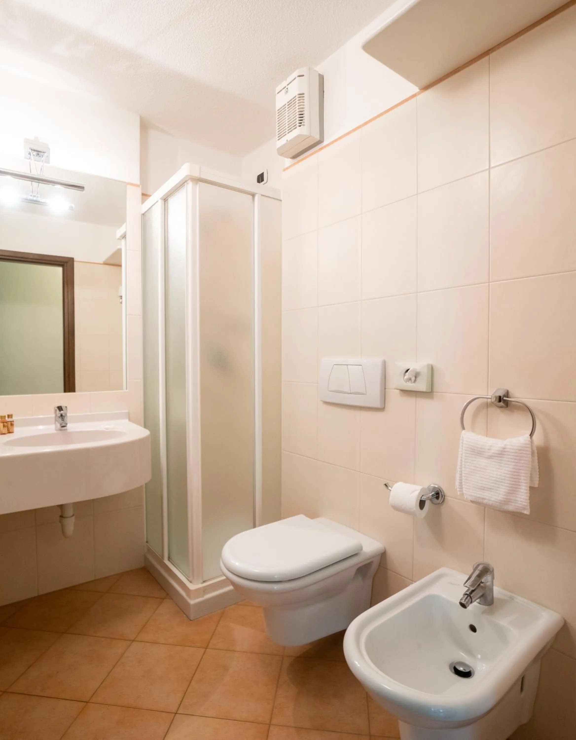 Shower in Ambiez Residencehotel